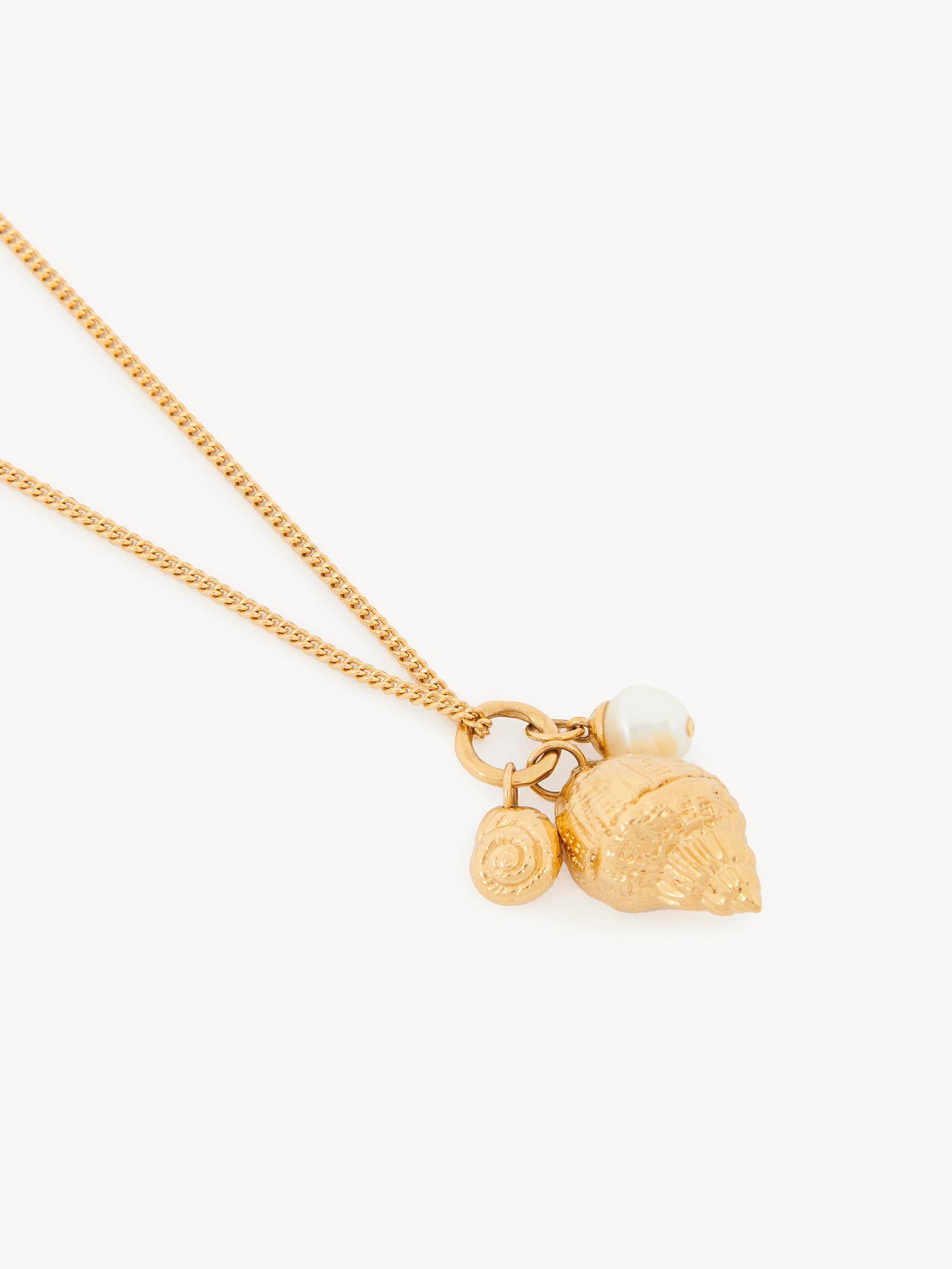 The Chloé Shells pendant necklace Product Image
