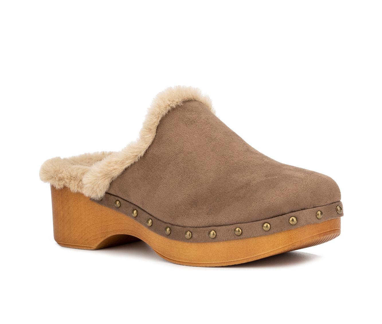 Women's New York and Company Wynna Clogs Product Image