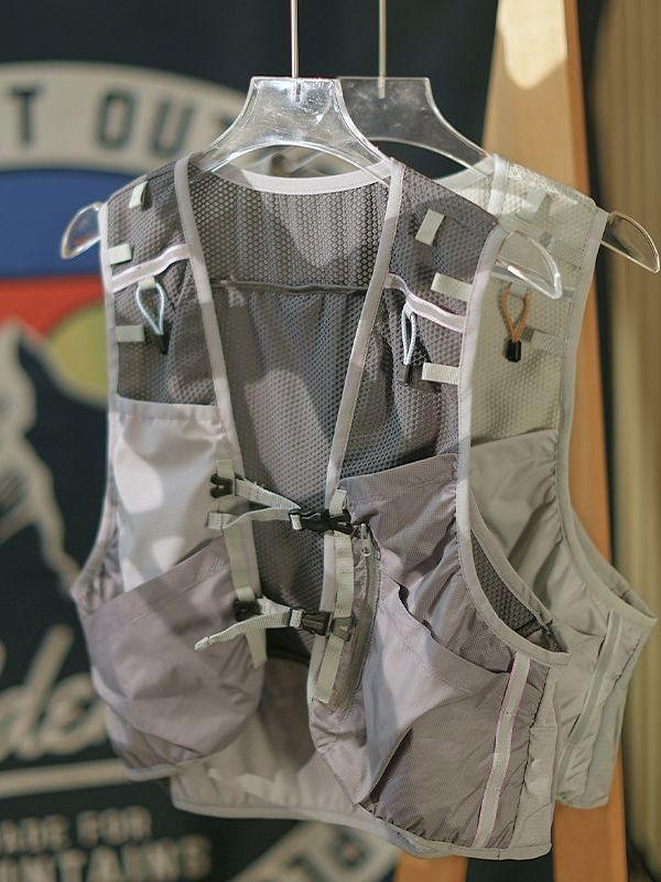 V-Neck Panel Mesh Crop Buckle Cargo Vest Product Image