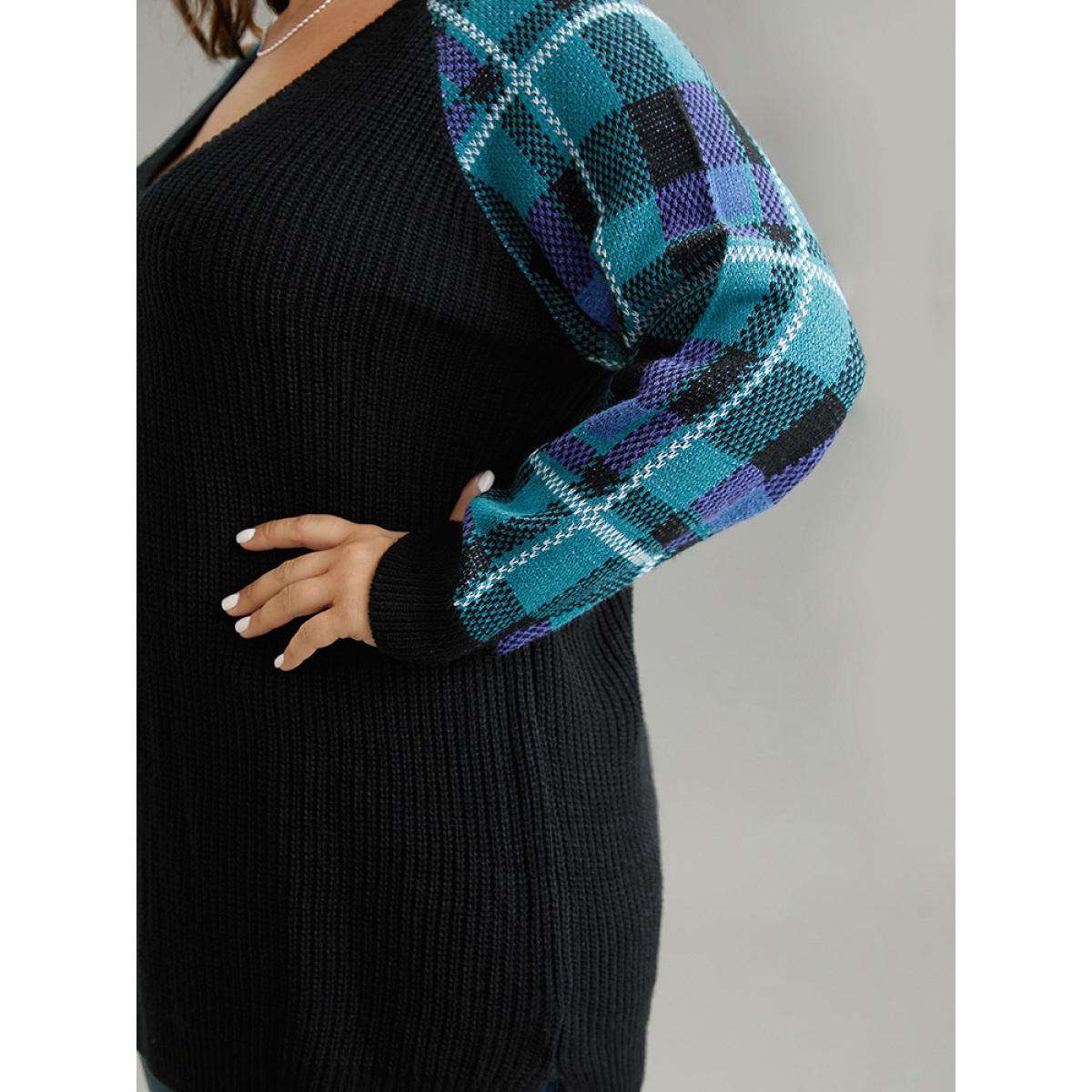 Plus Size Plaid Patchwork Split Side Raglan Sleeve Pullover Black Women Casual Loose Long Sleeve V-neck Dailywear Pullovers BloomChic 10/M Product Image