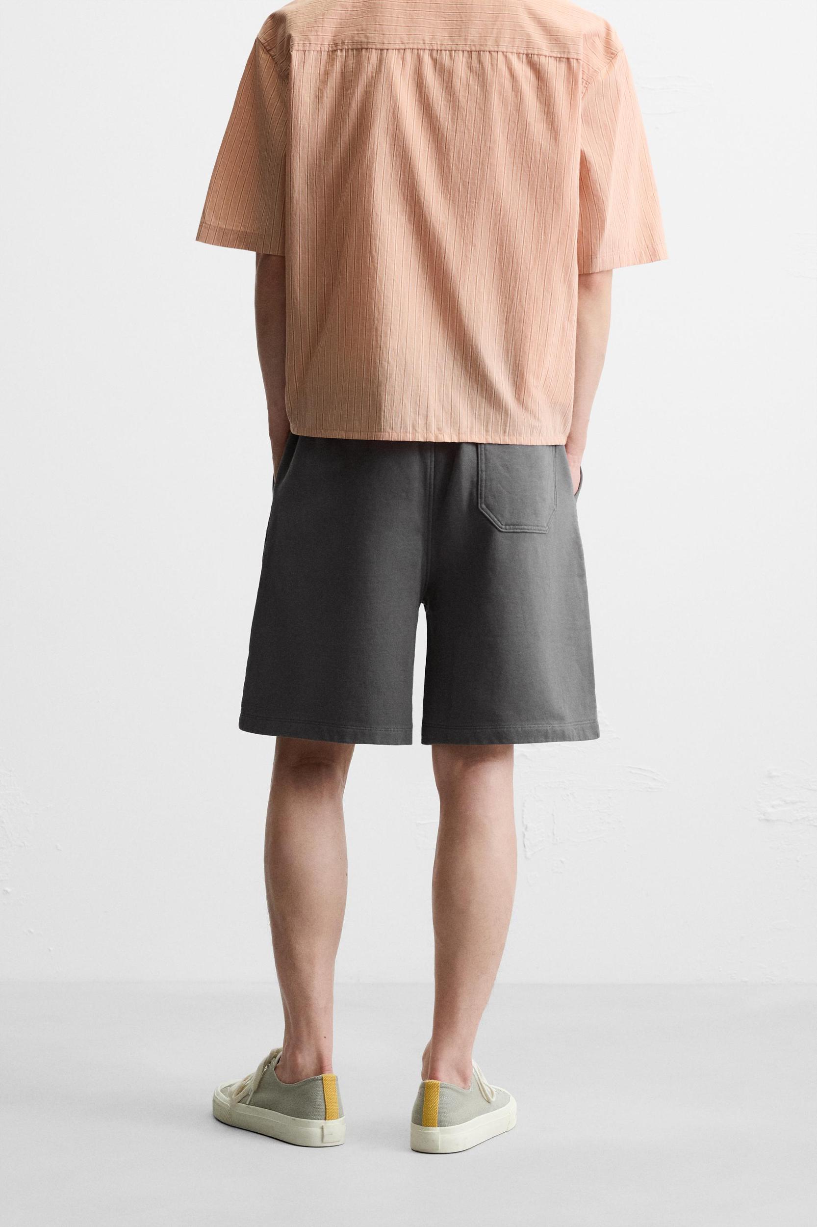 RELAXED FIT JOGGER SHORTS Product Image