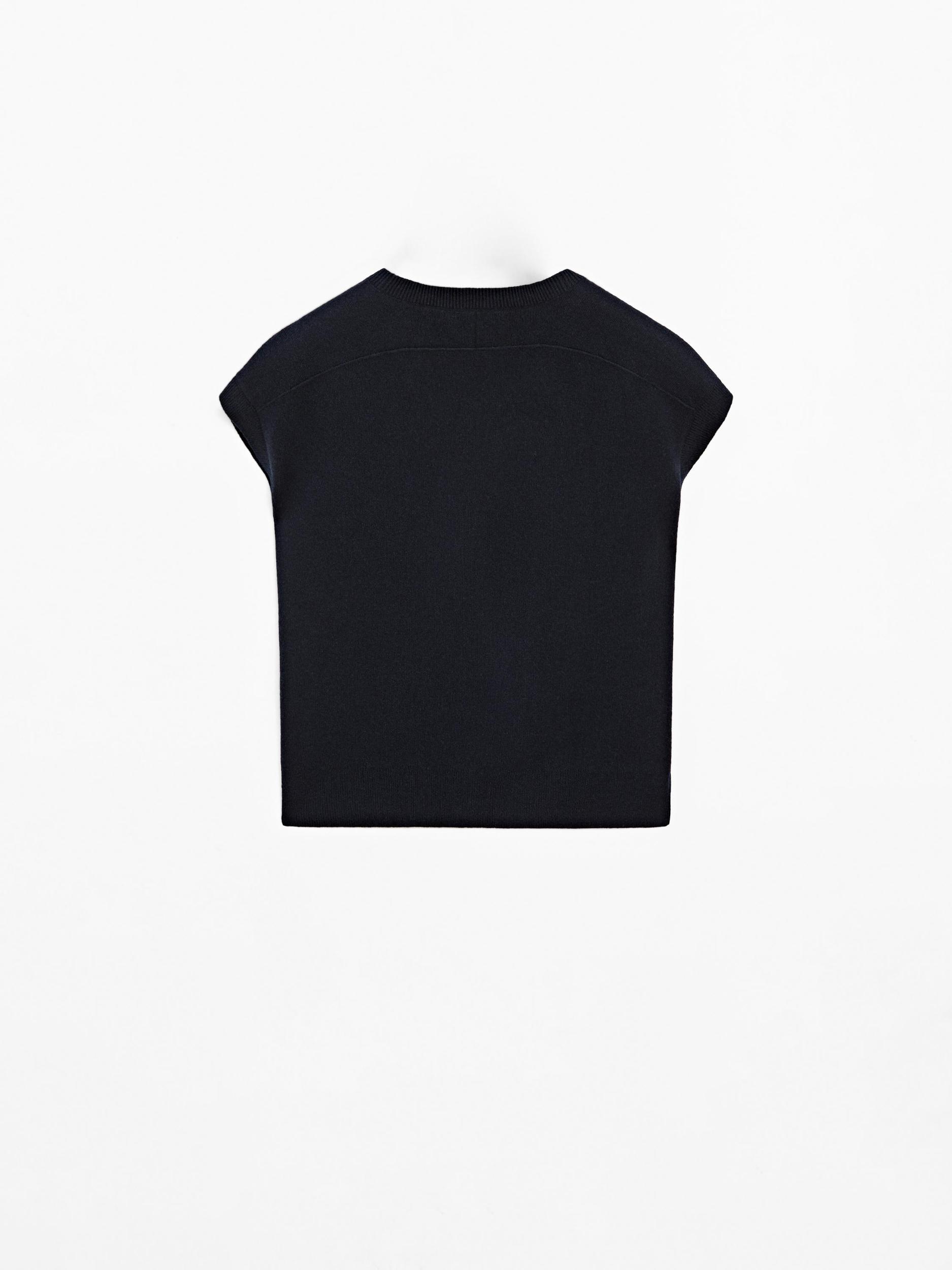 Knit vest with golden buttons Product Image