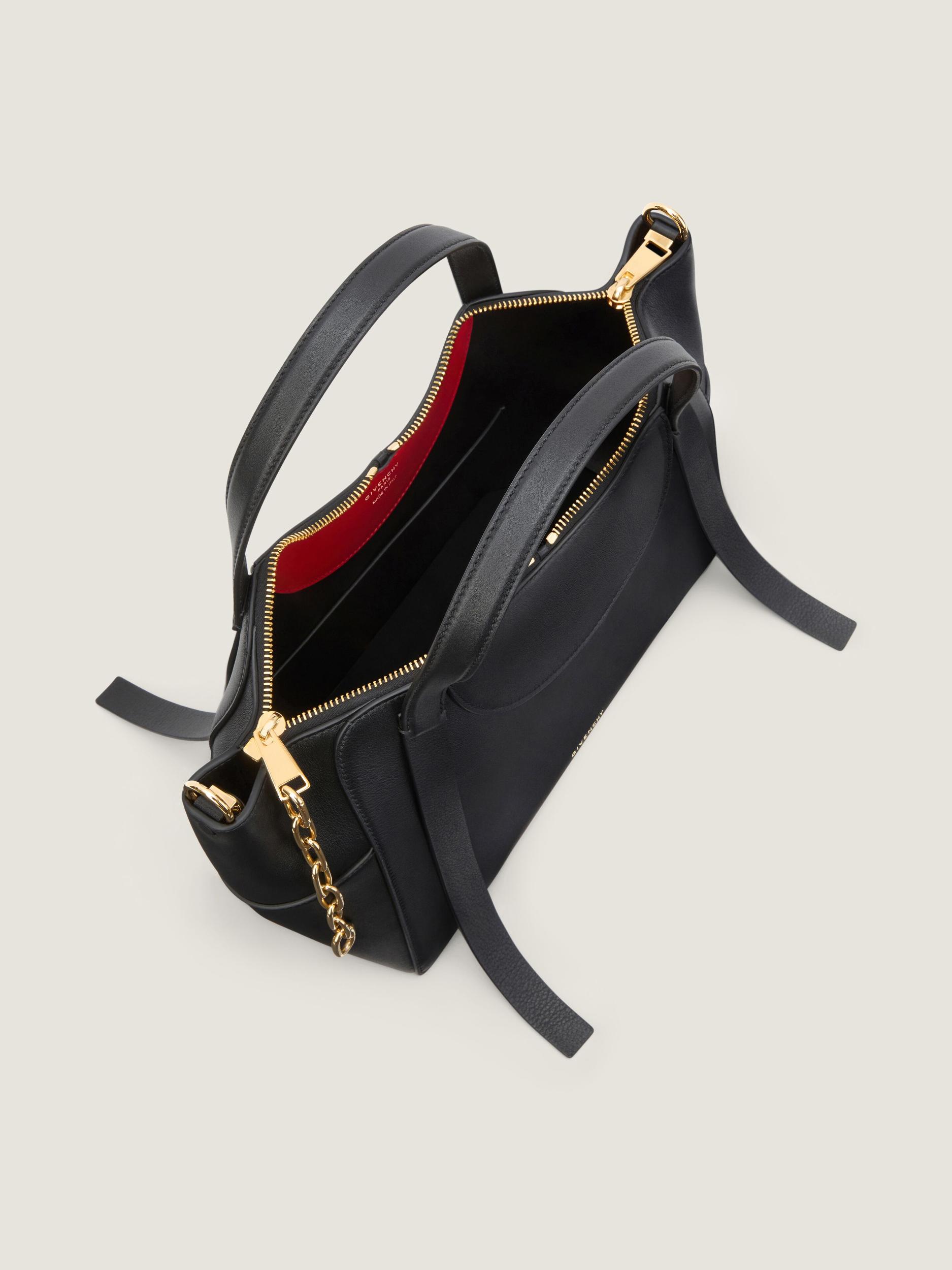 Medium The Snatch bag in grained leather Product Image