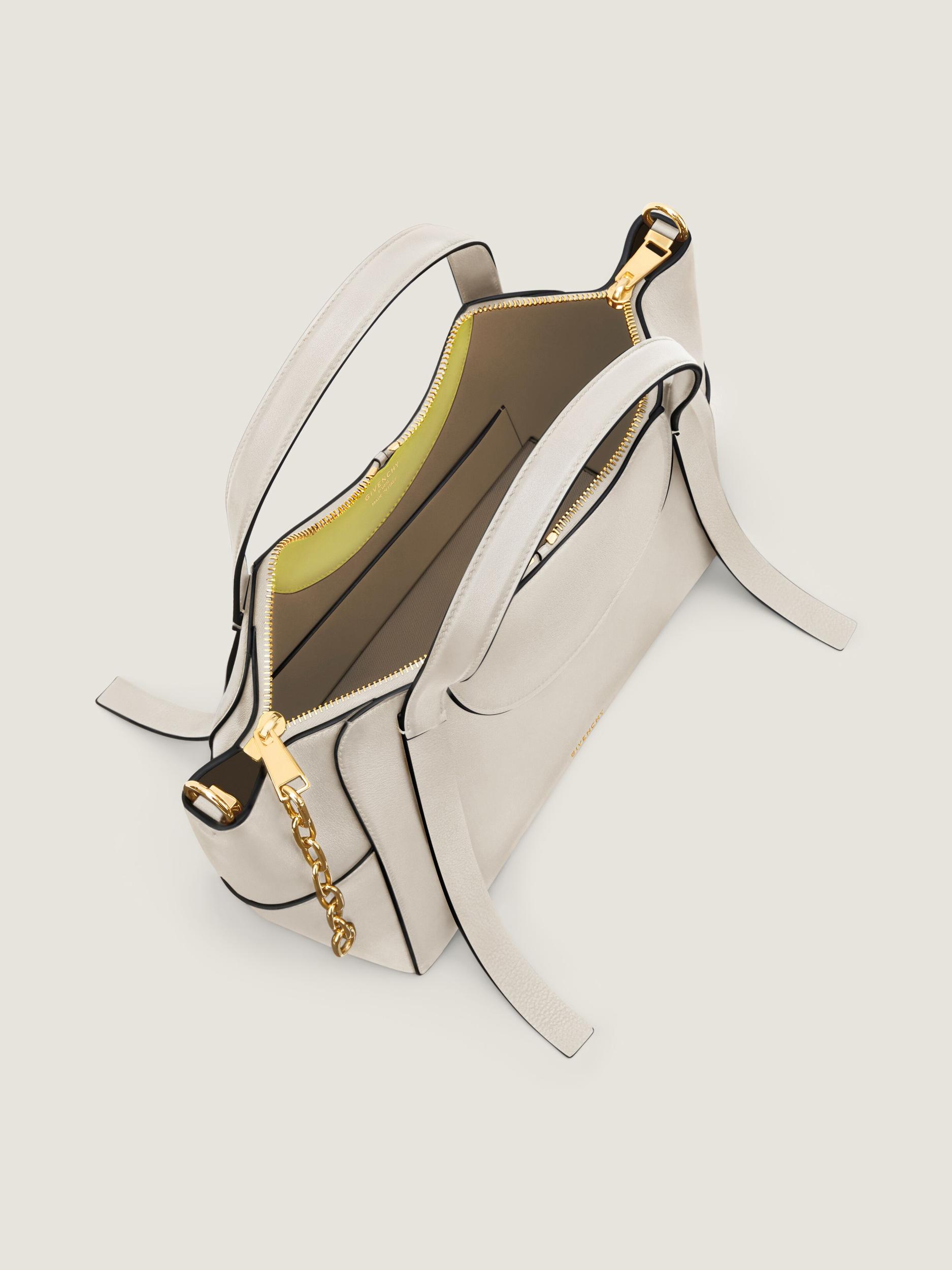 Medium The Snatch bag in grained leather Product Image