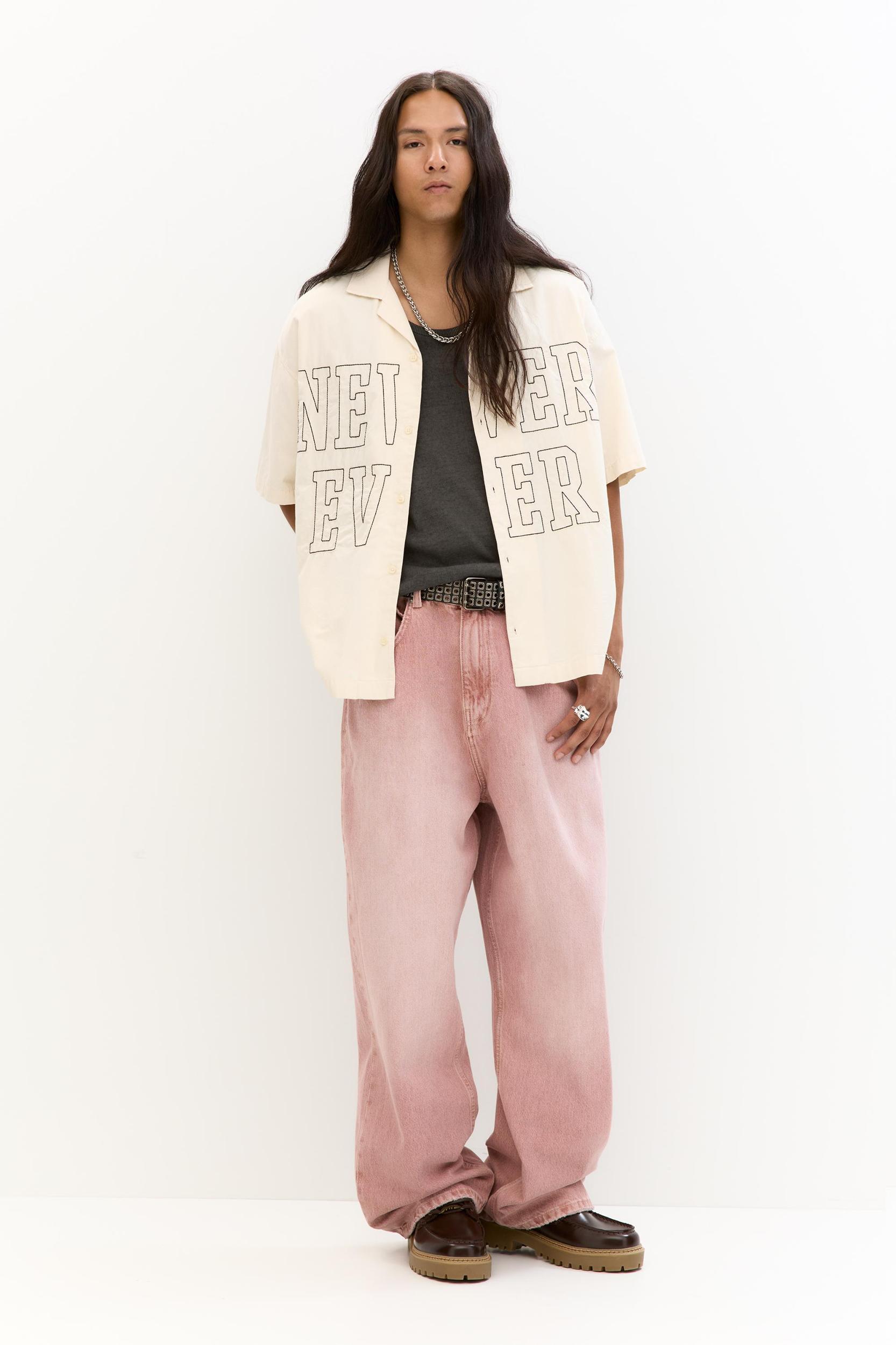 Short sleeve shirt with slogan Product Image