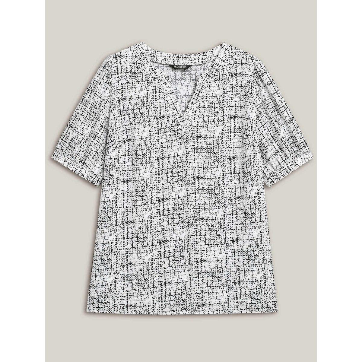 Plus Size WhiteSmoke Geometric Print Puff Sleeve Blouse Women Office Short sleeve Flat collar with V-notch Office Blouses BloomChic 18-20/2X Product Image