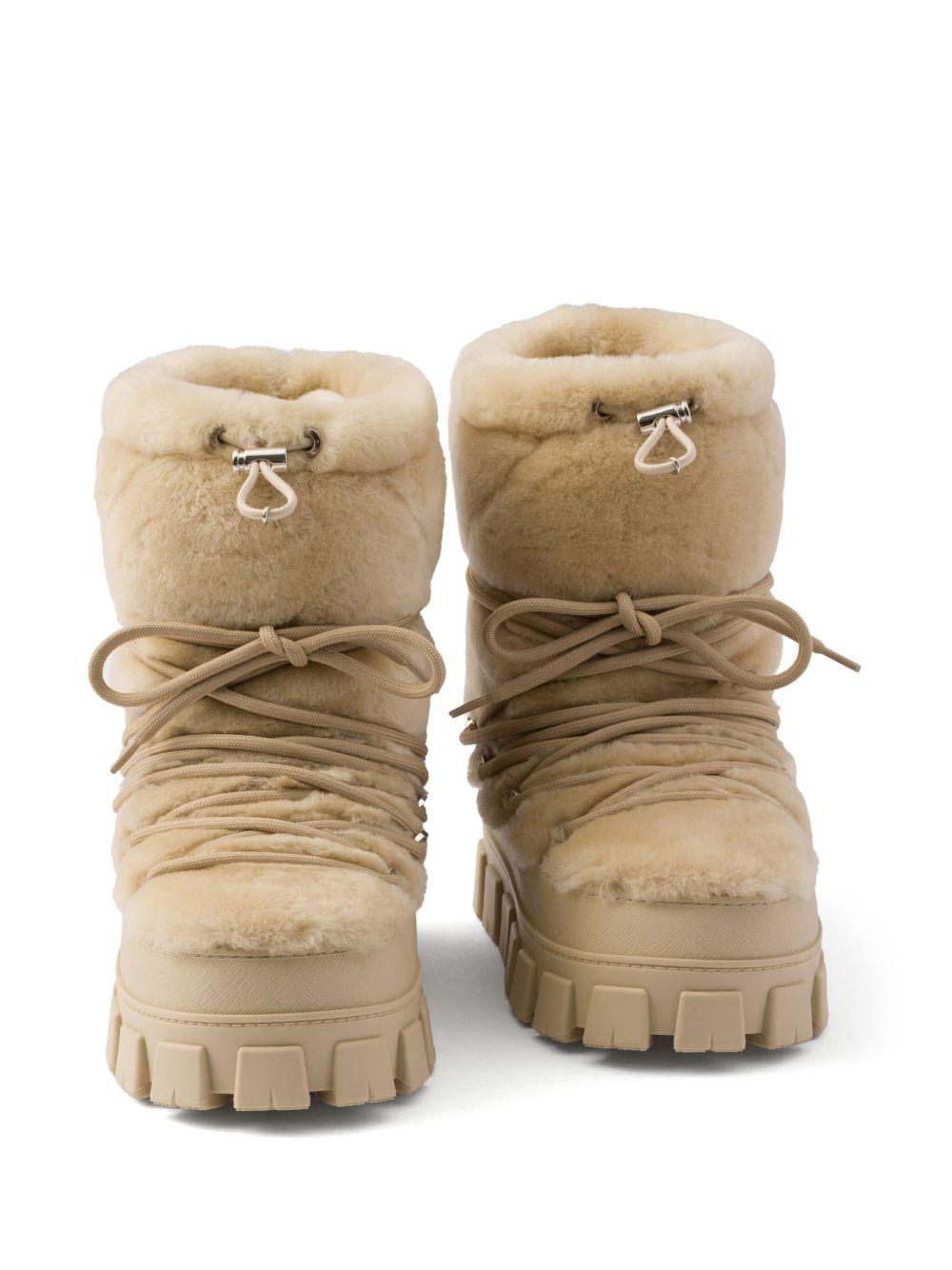 Après ski shearling boots Product Image