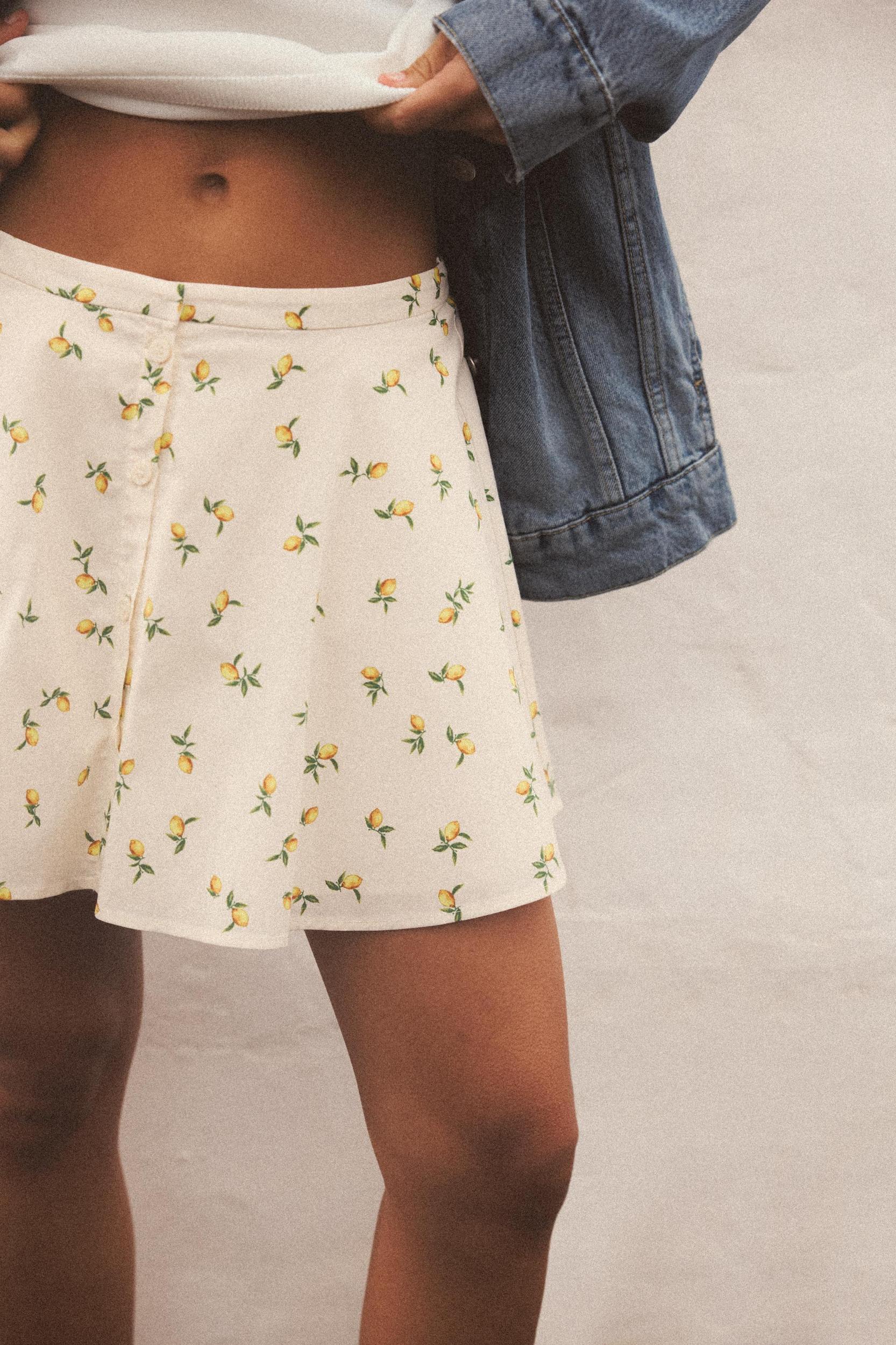 LEMON PRINT MINI SKIRT Product Image