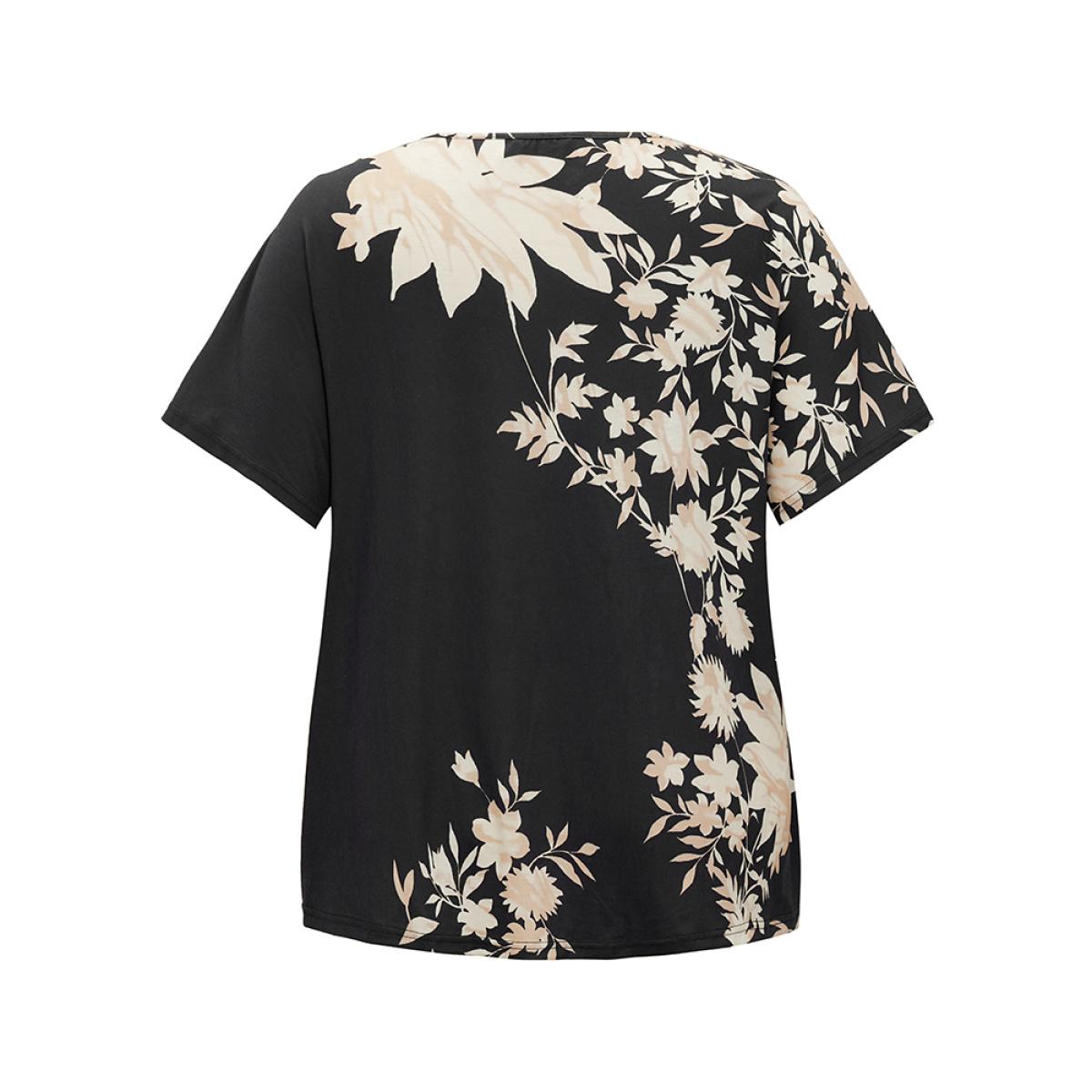 Plus Size Floral Printed Short Sleeve Round Neck T-shirt BlackFlower Women Elegant Floral Round Neck Going out T-shirts BloomChic 30/6X Product Image