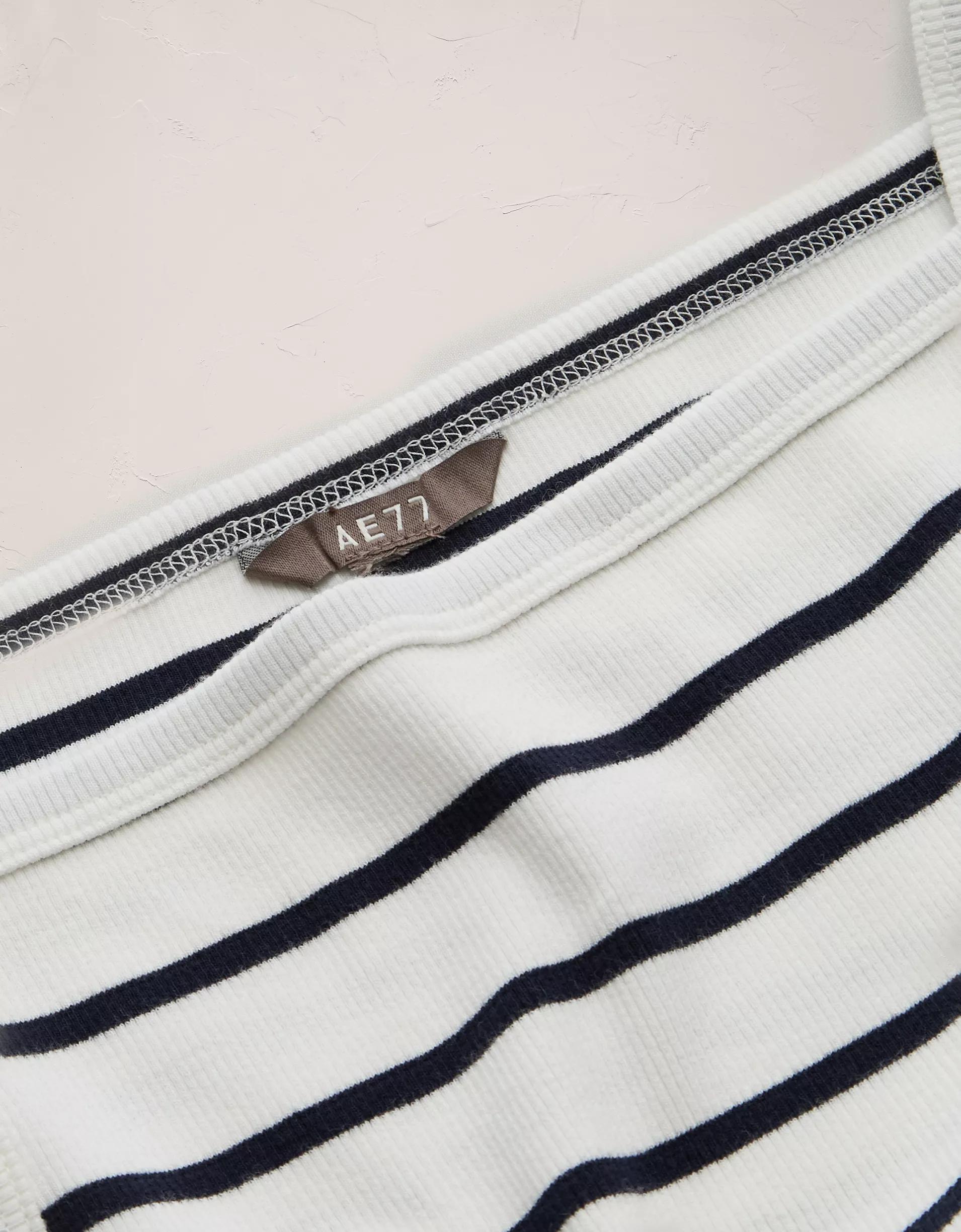 AE77 Premium Straight Neck Tank Top Product Image