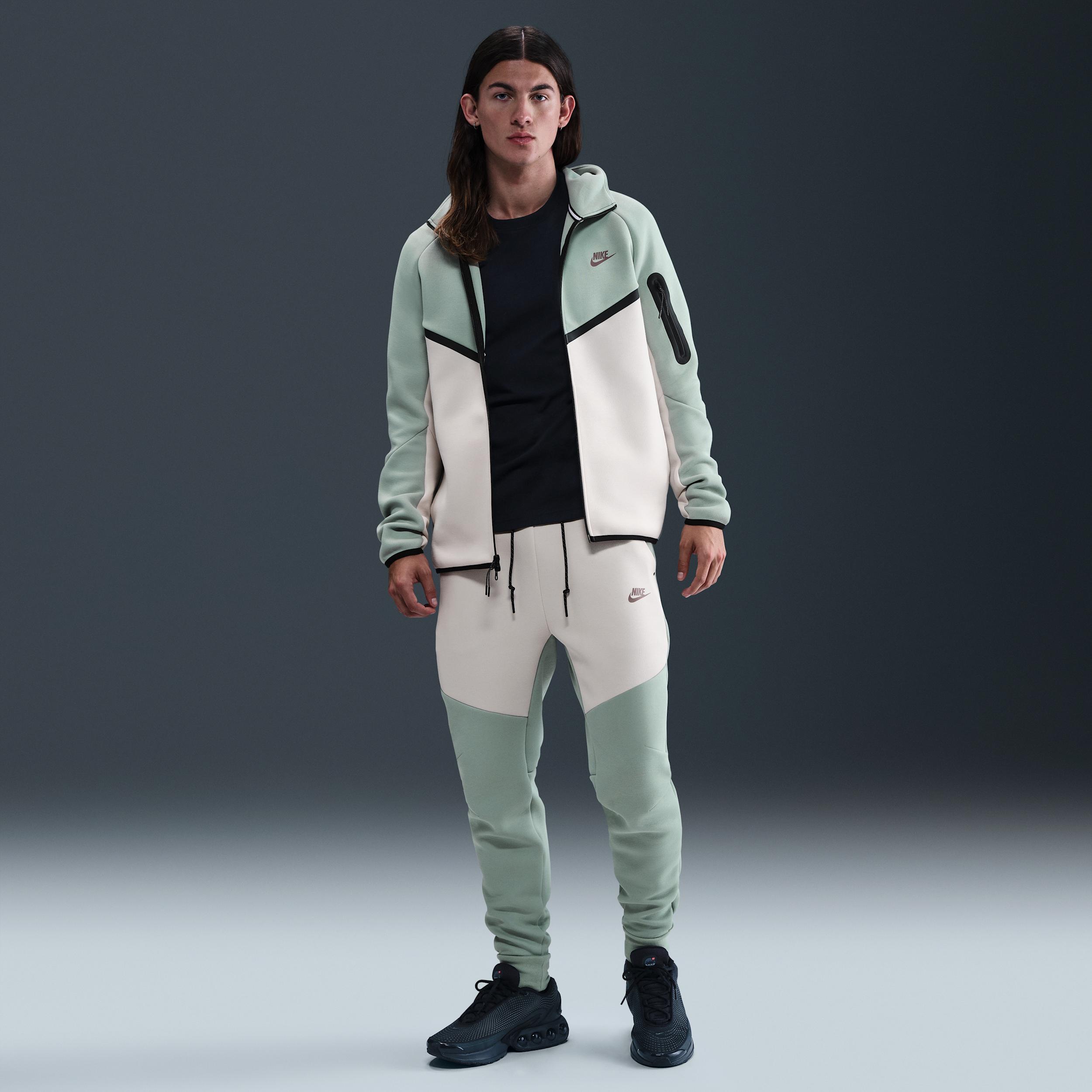 Nike Men's Tech Fleece Jogger Pants Product Image
