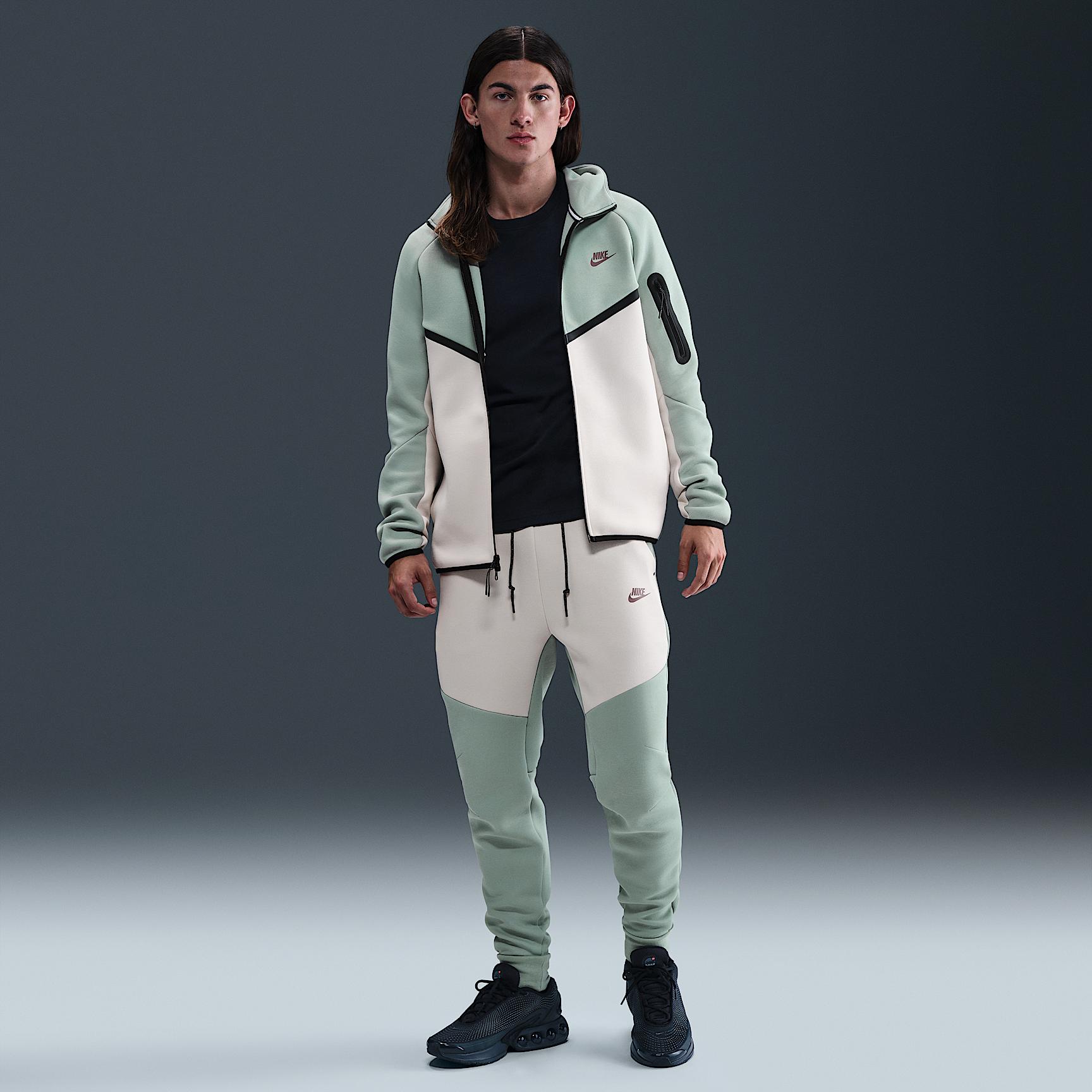 Nike Men's Tech Fleece Jogger Pants Product Image