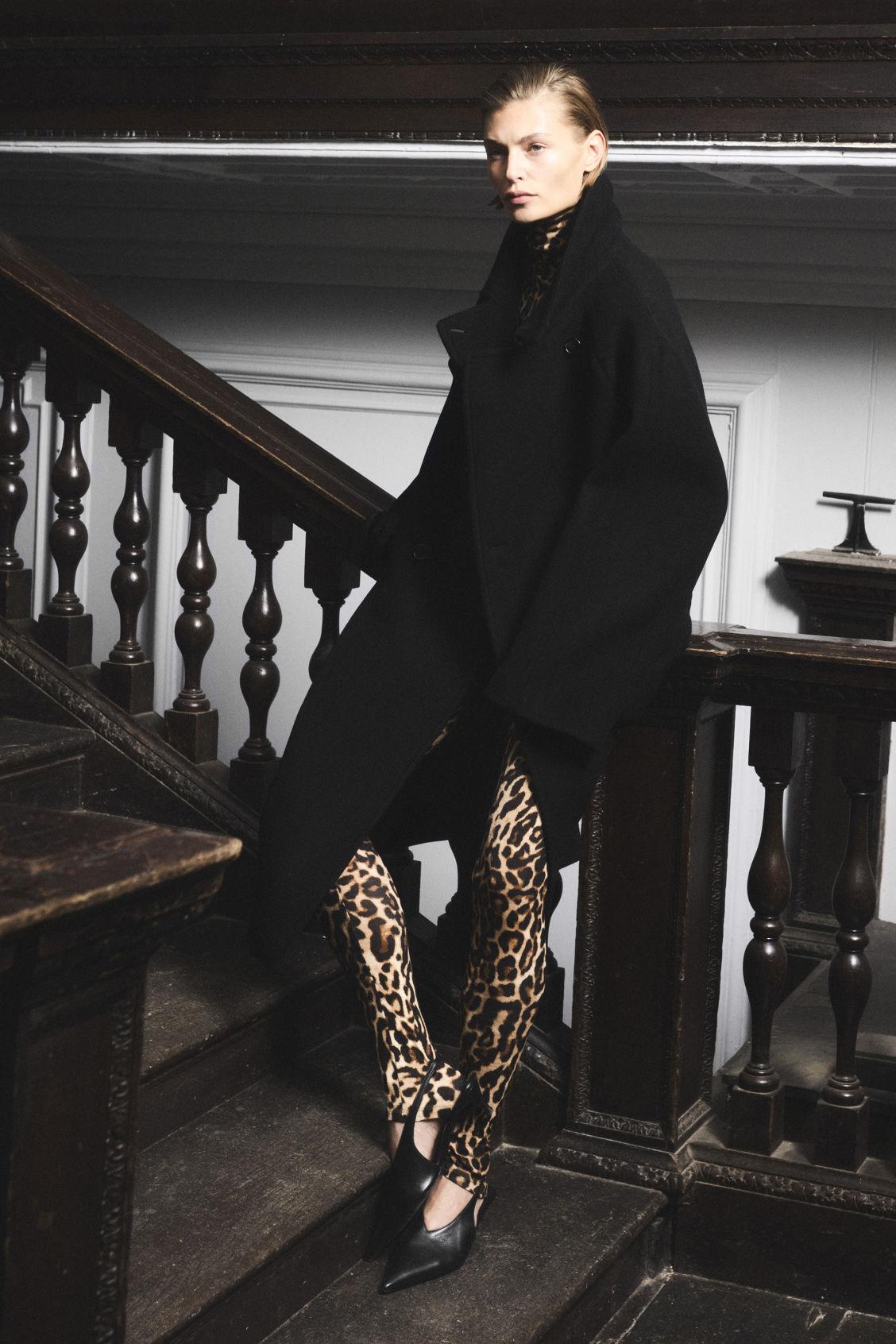 OVERSIZED DOUBLE-BREASTED WOOL COAT Product Image