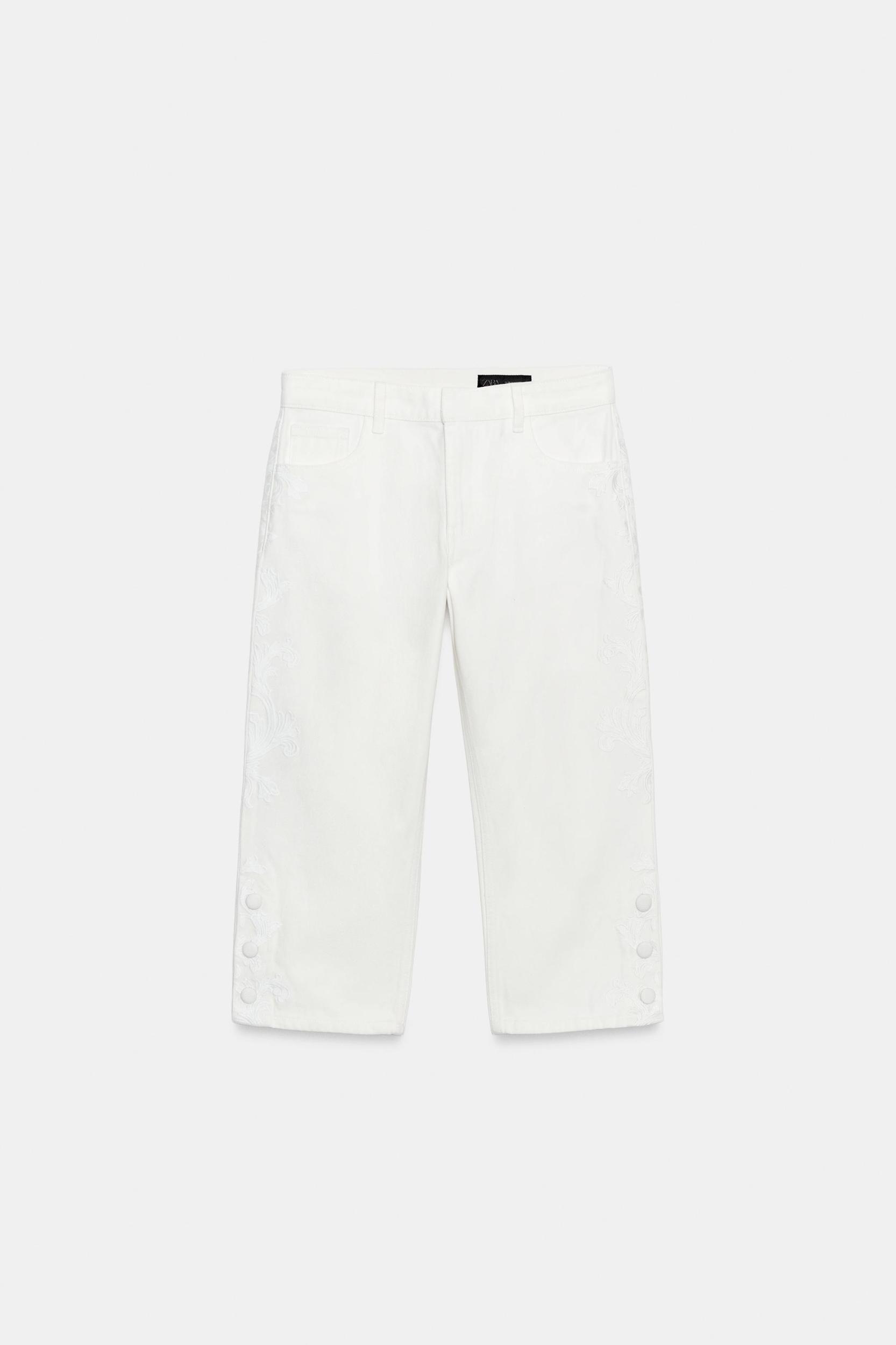 ZW COLLECTION EMBROIDERED MID-RISE CAPRI JEANS Product Image