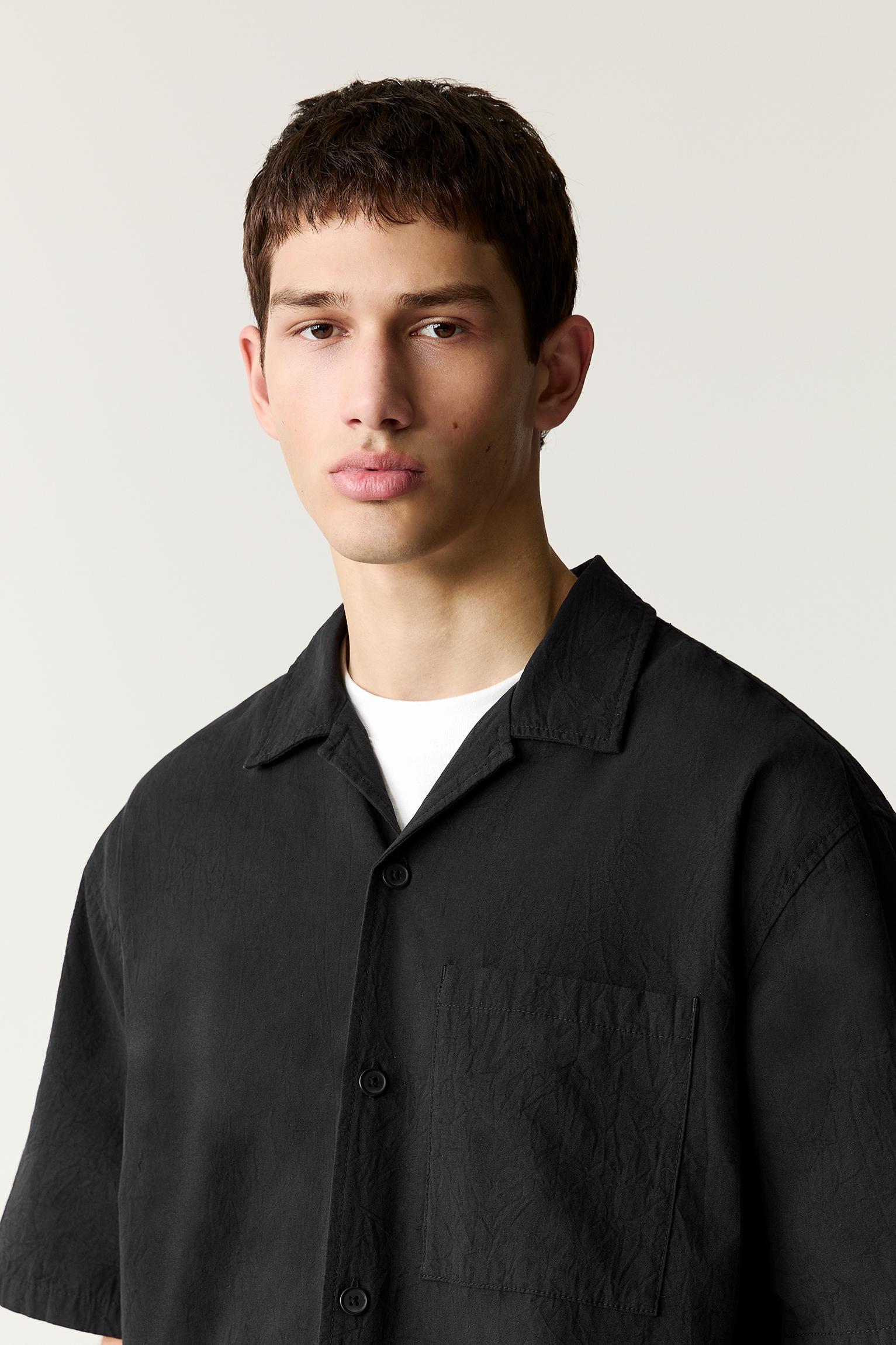 Short sleeve shirt with pocket Product Image