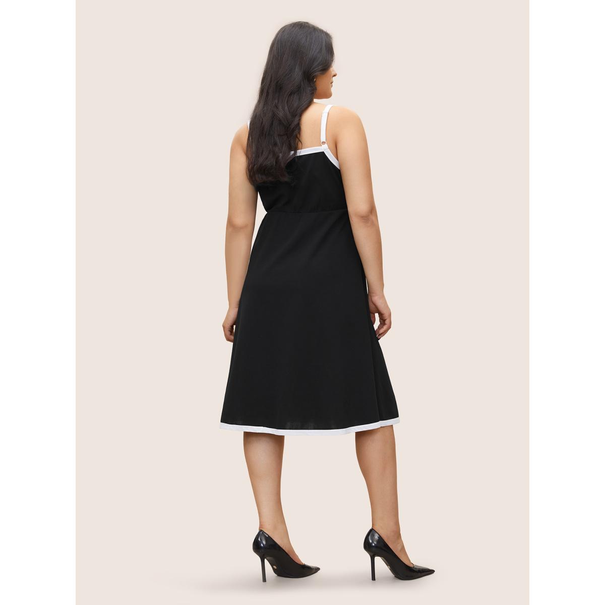 Plus Size Contrast Trim Adjustable Straps Dress Black Women At the Office Contrast V-neck Sleeveless Curvy Knee Dress BloomChic 28/5X Product Image