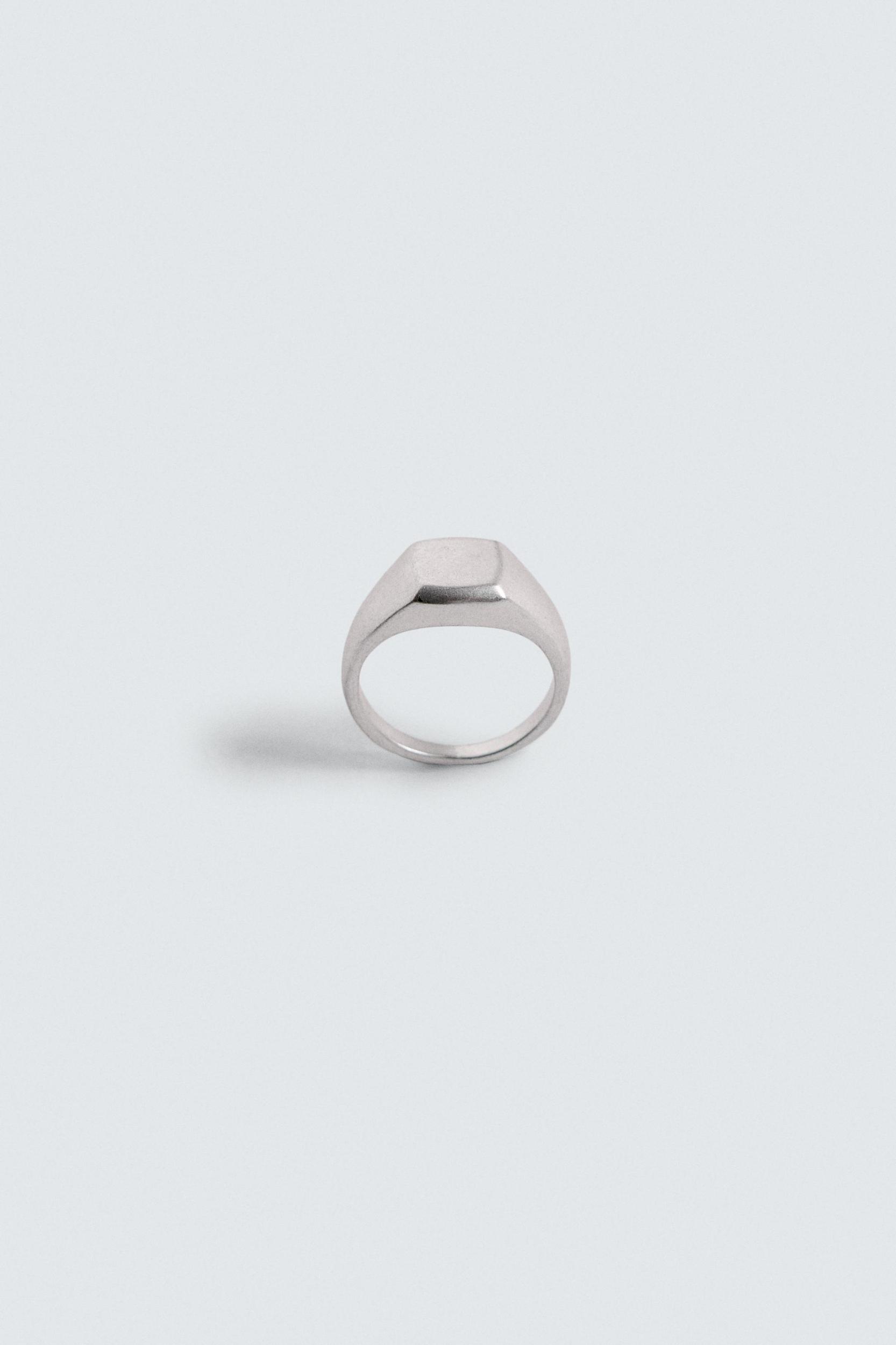 SIGNET RING Product Image