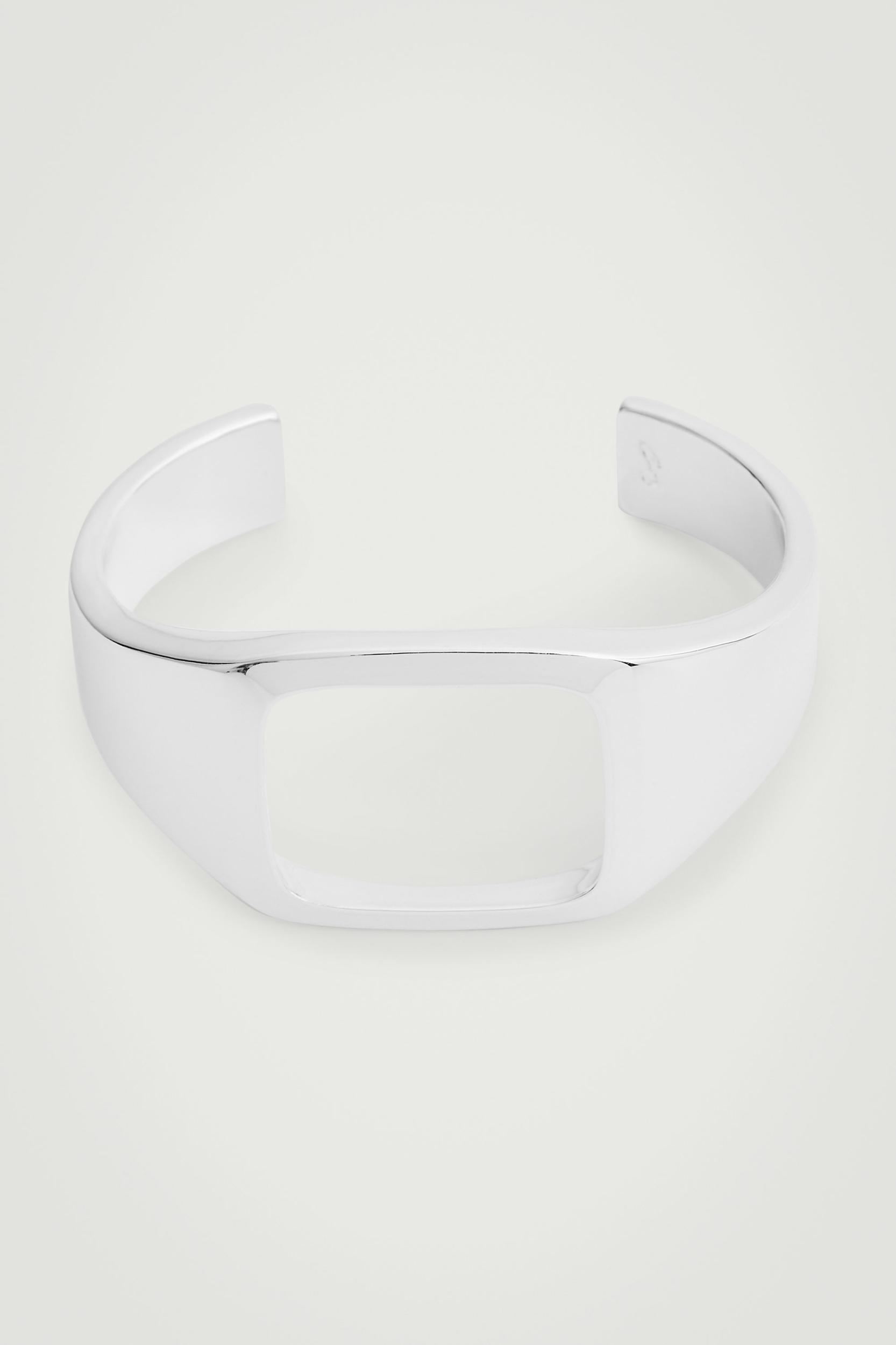 THE SCULPTED CUFF Product Image