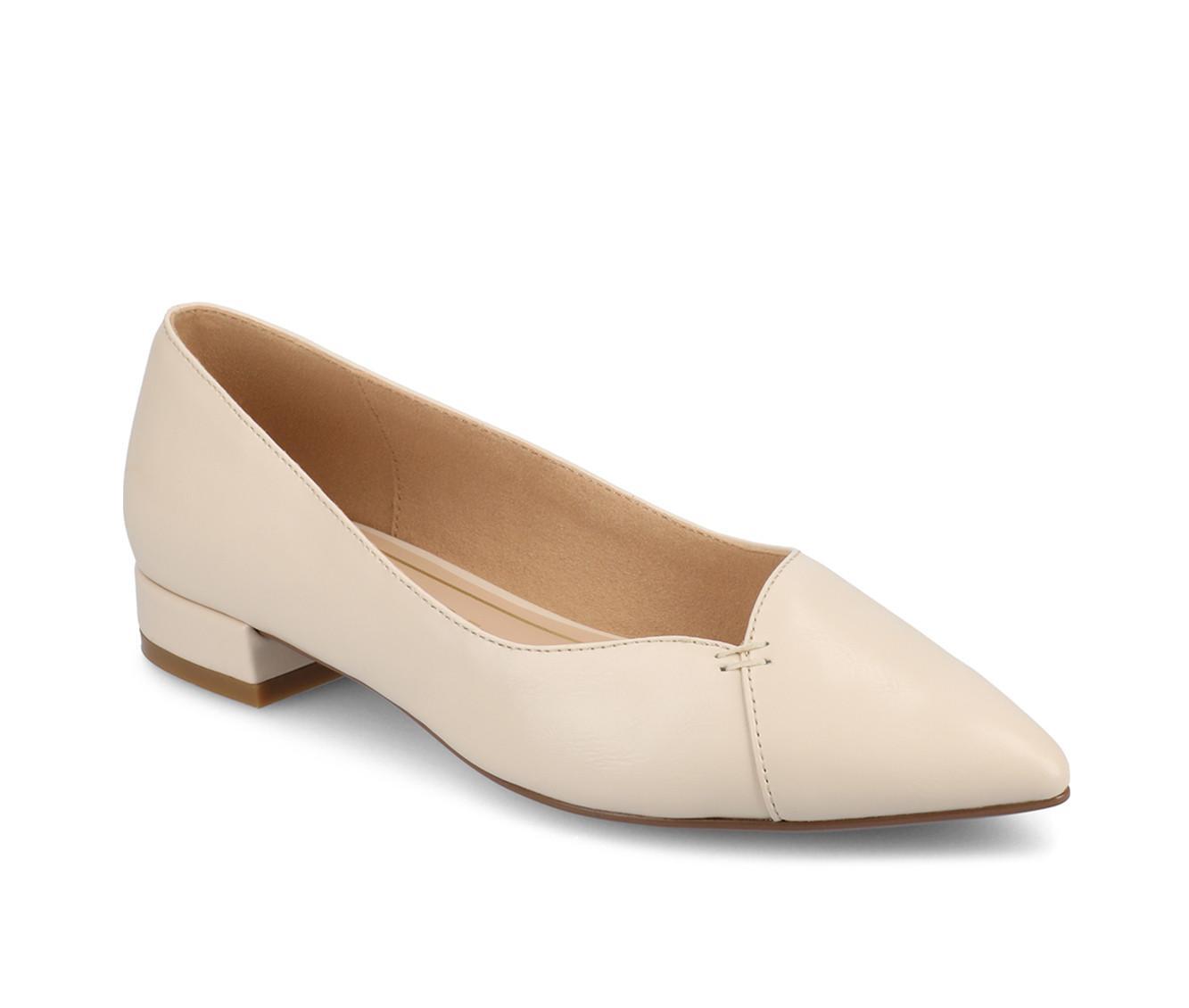 Women's Journee Collection Carmin Flats Product Image