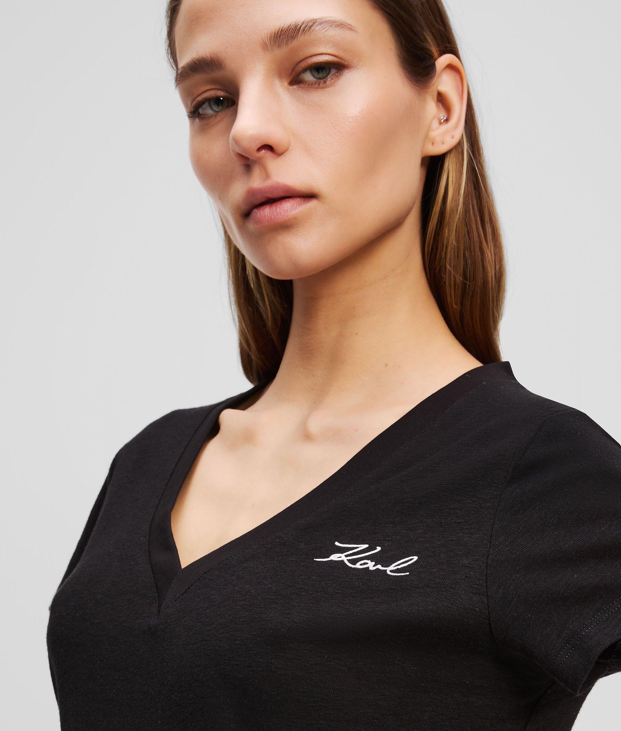 SIGNATURE V-NECK T-SHIRT Product Image