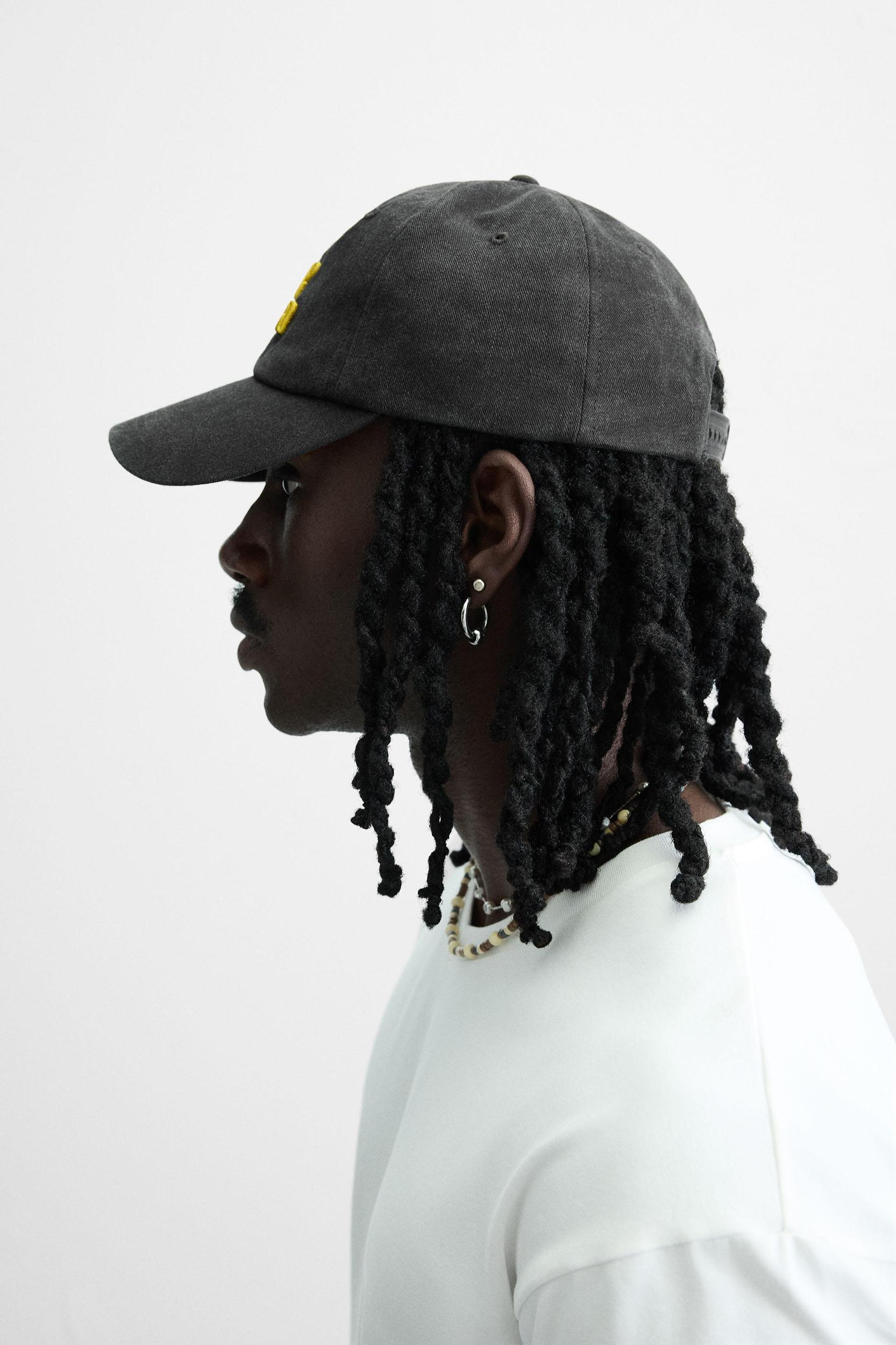 CONTRAST EMBROIDERY CAP Product Image