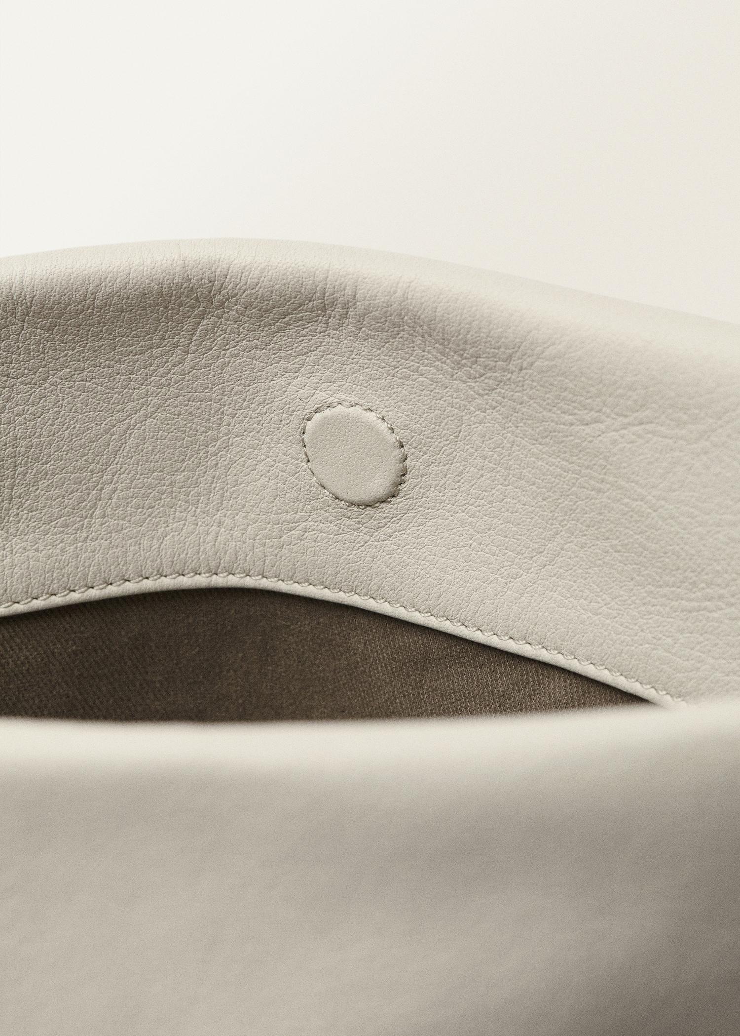 Leather handbag with flower detail - Women | MANGO USA Product Image