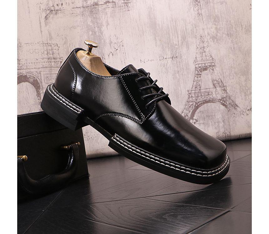 Square-Toe Lace-Up Shoes Product Image