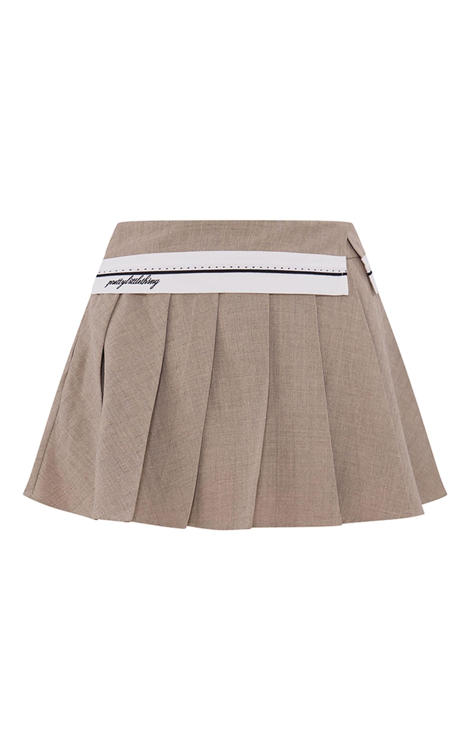 PRETTYLITTLETHING Stone Contrast Waistband Pleated Skater Skirt Product Image