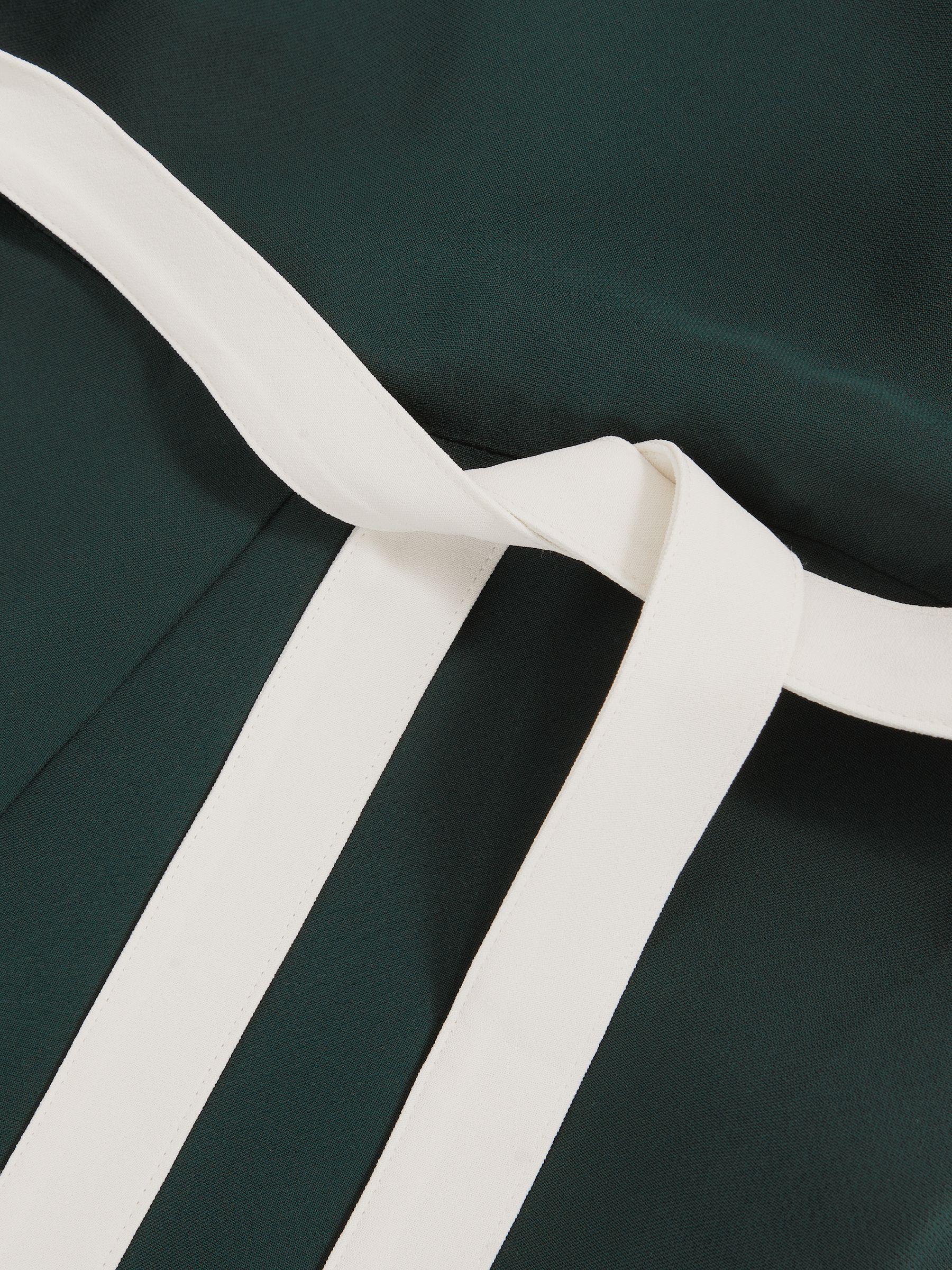 Petite Colourblock Wide Leg Belted Jumpsuit in Dark Green/Cream Product Image