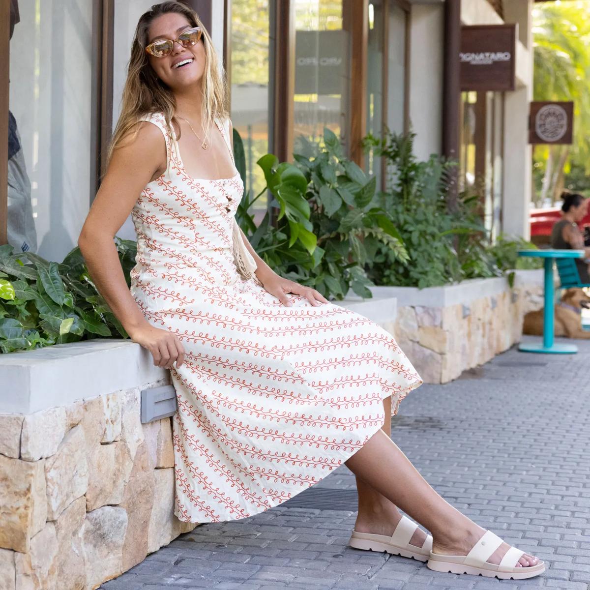 Vista Luxe Thea Female Product Image