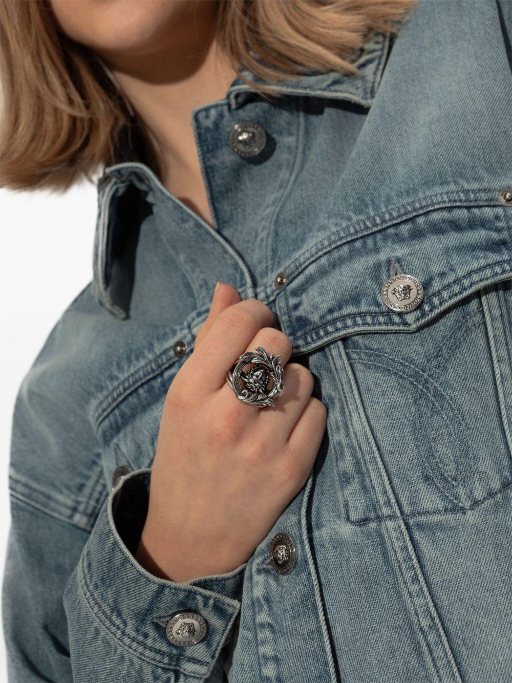 Medusa Barocco ring Product Image