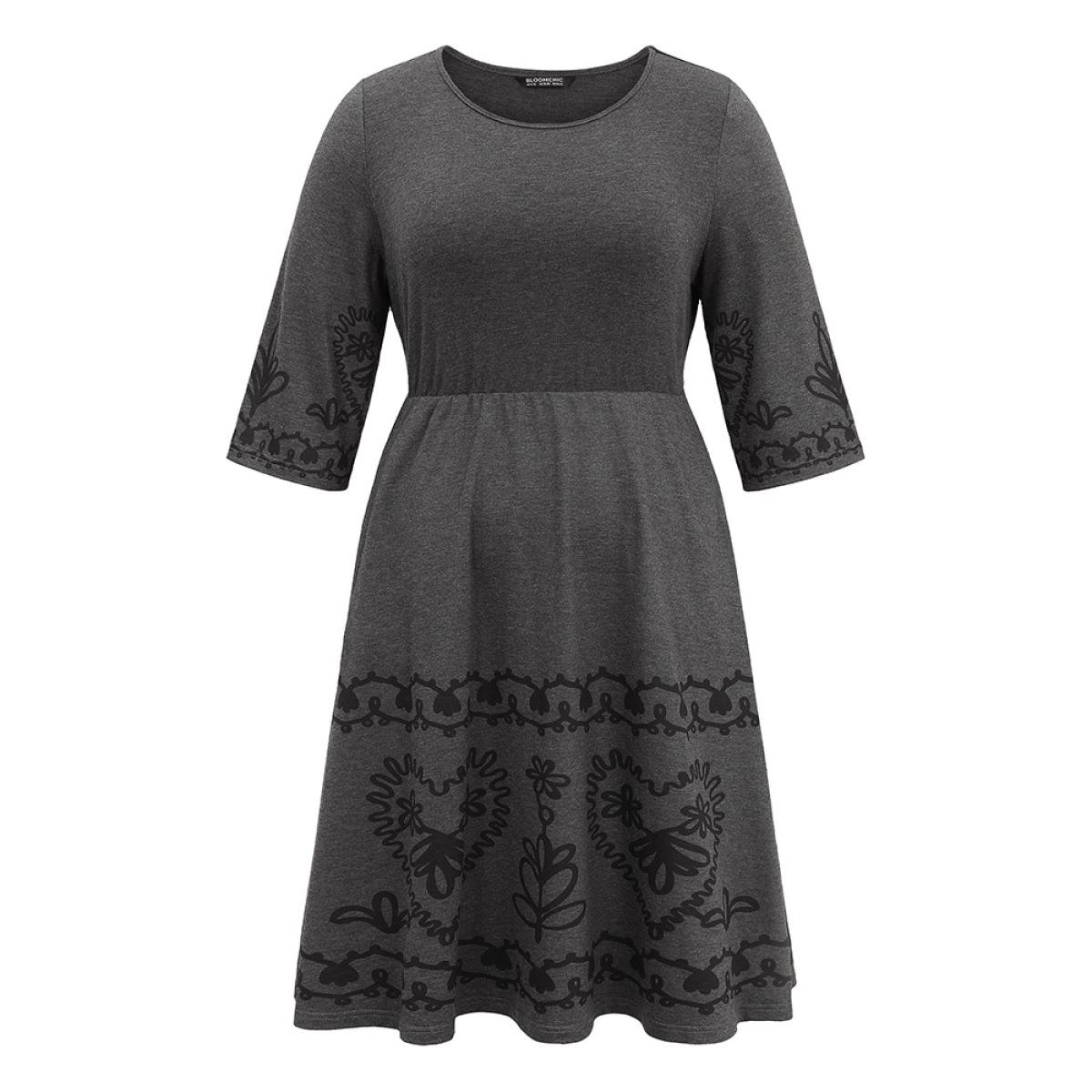 Plus Size Elastic Waist Pocket Graphic Print Dress DimGray Women Casual Printed Round Neck Elbow-length sleeve Curvy Midi Dress BloomChic 26/4X Product Image