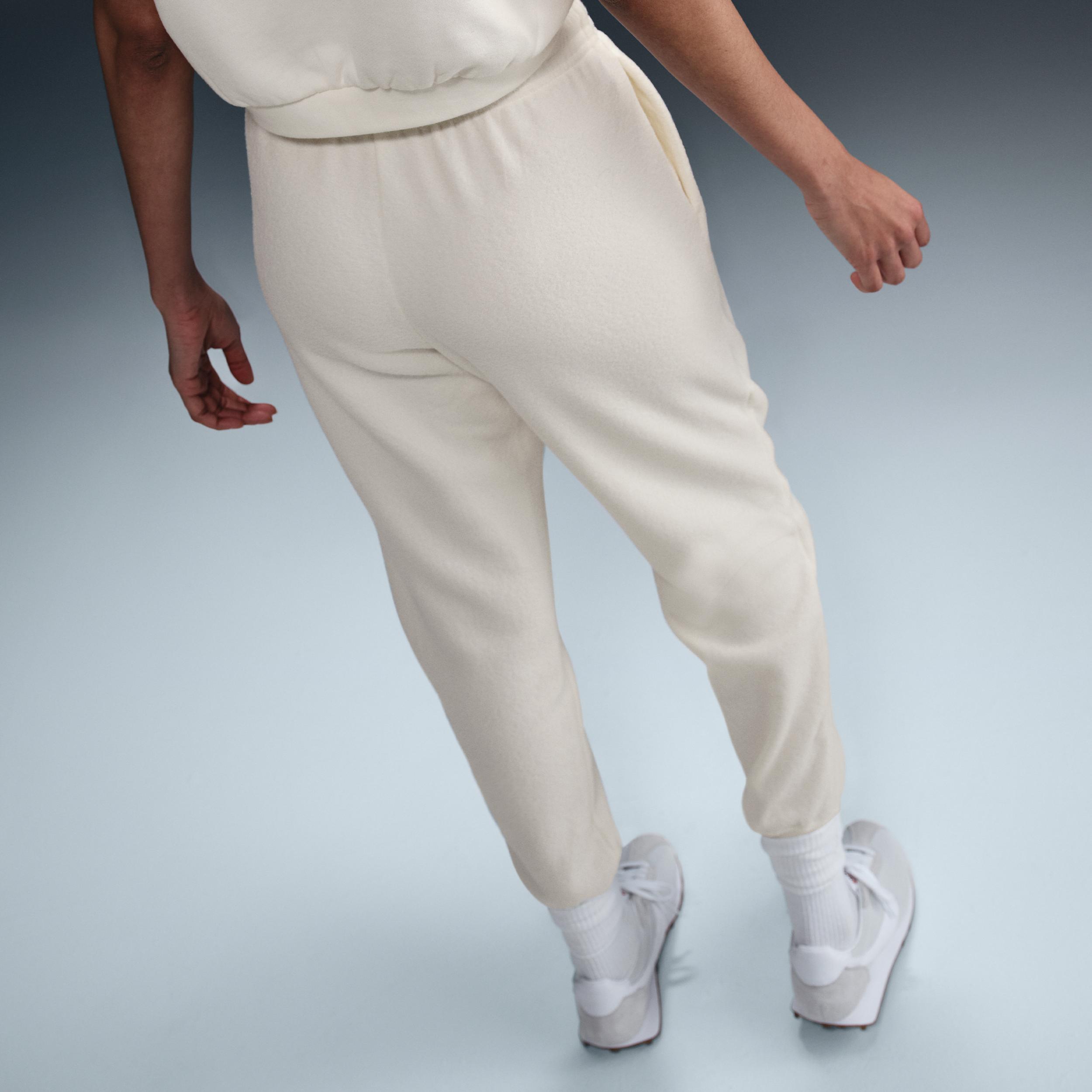 Women's Nike Sportswear Phoenix Plush Mid-Rise Cozy Fleece Pants Product Image