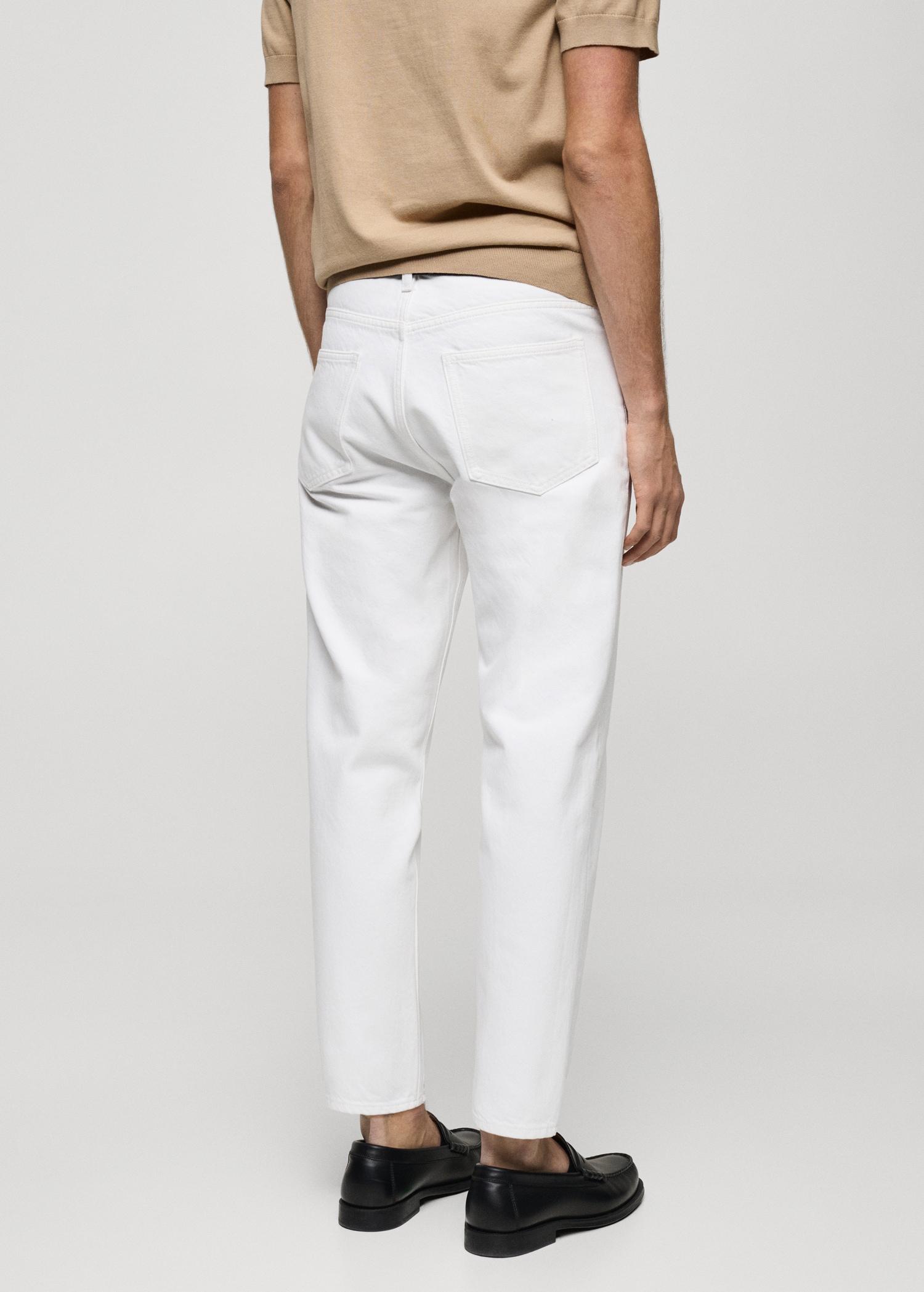 Cropped carrot-fit jeans - Men | MANGO USA Product Image