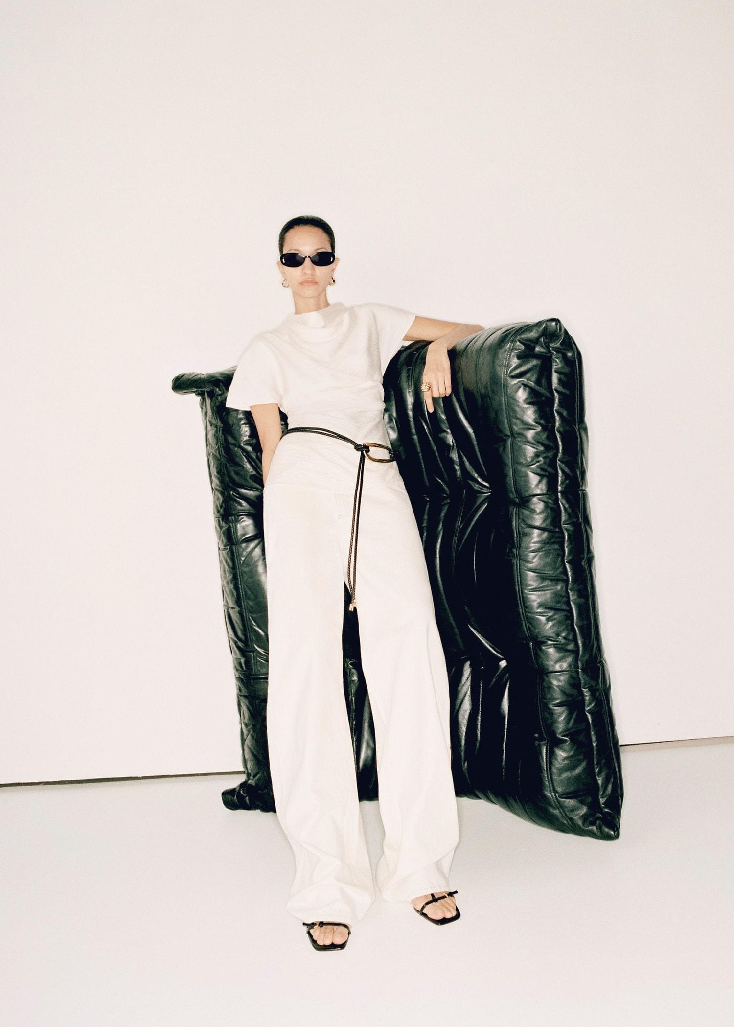 High-rise balloon jeans - Women | MANGO USA Product Image