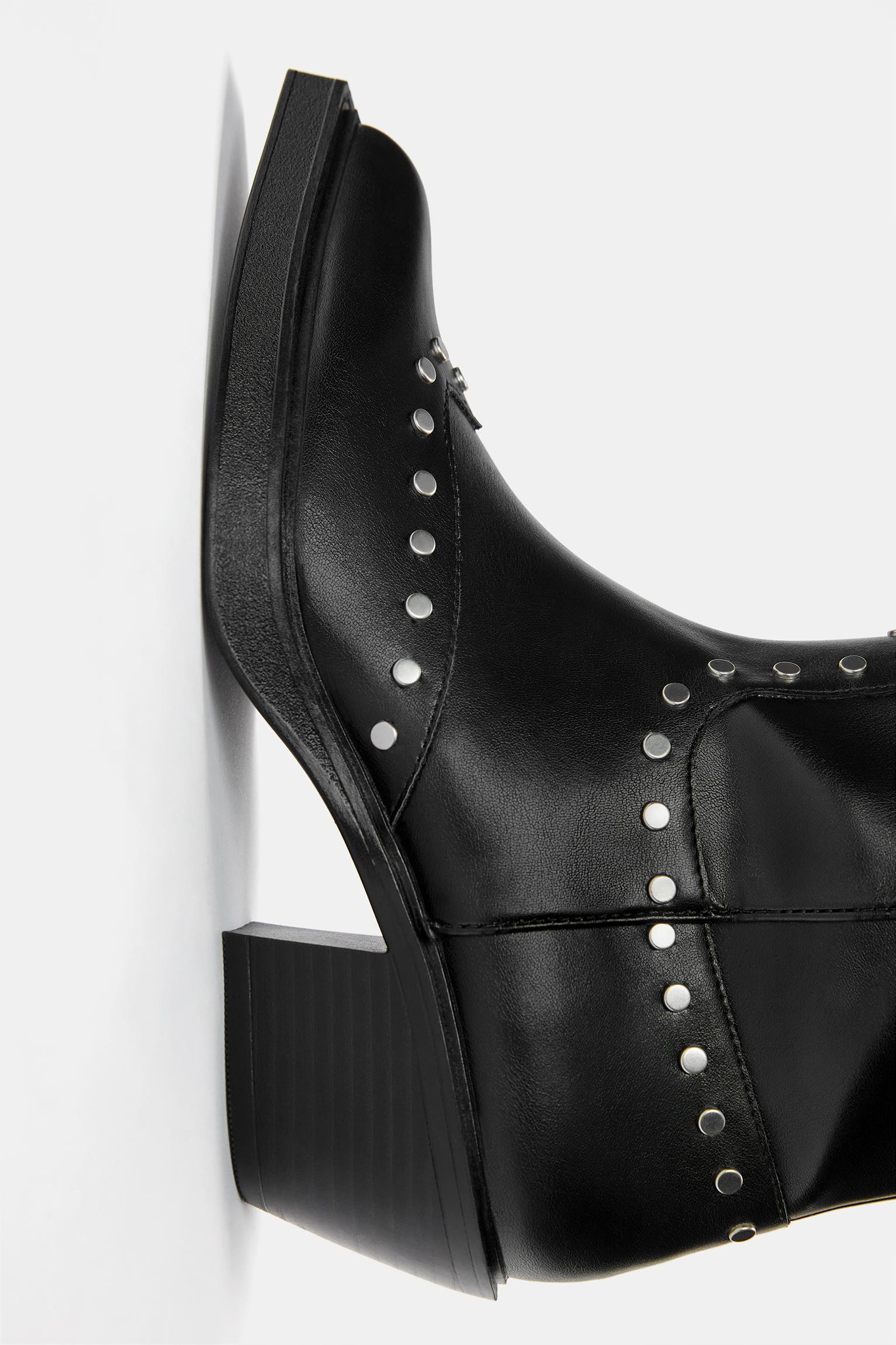 Studded cowboy boots Product Image