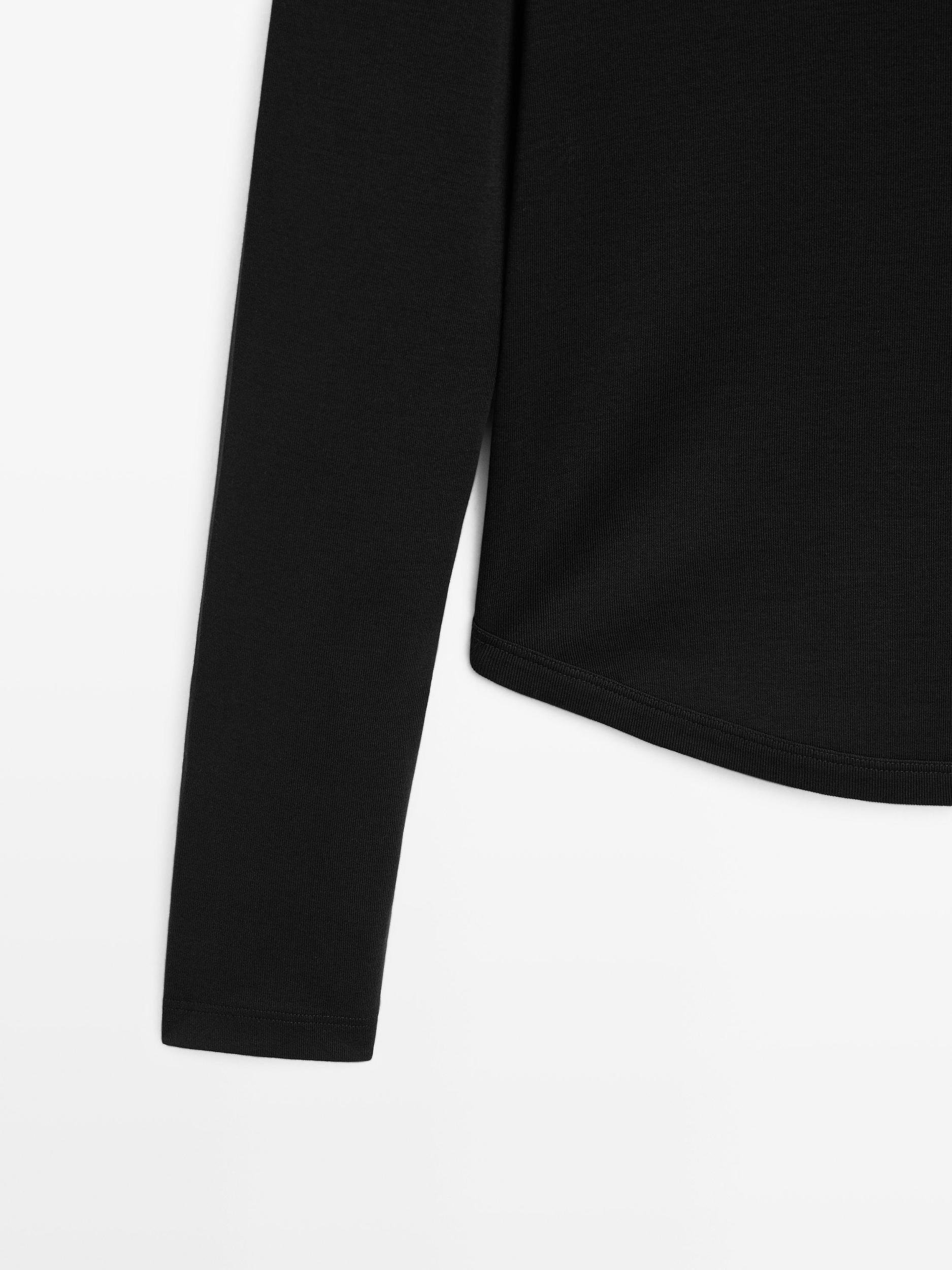 Long sleeve T-shirt with rounded hem Product Image