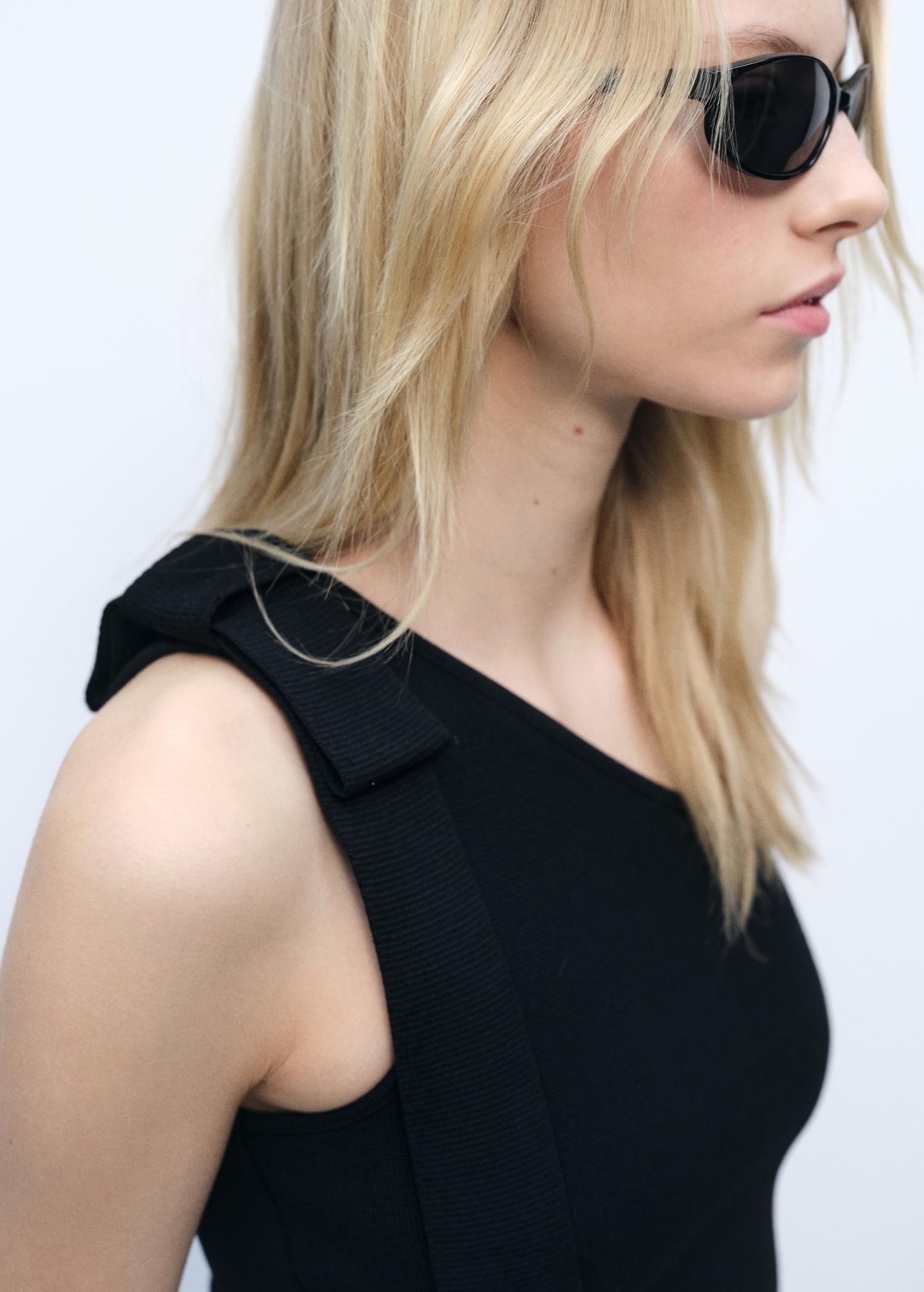 Asymmetrical knitted top with bow - Women | MANGO USA Product Image