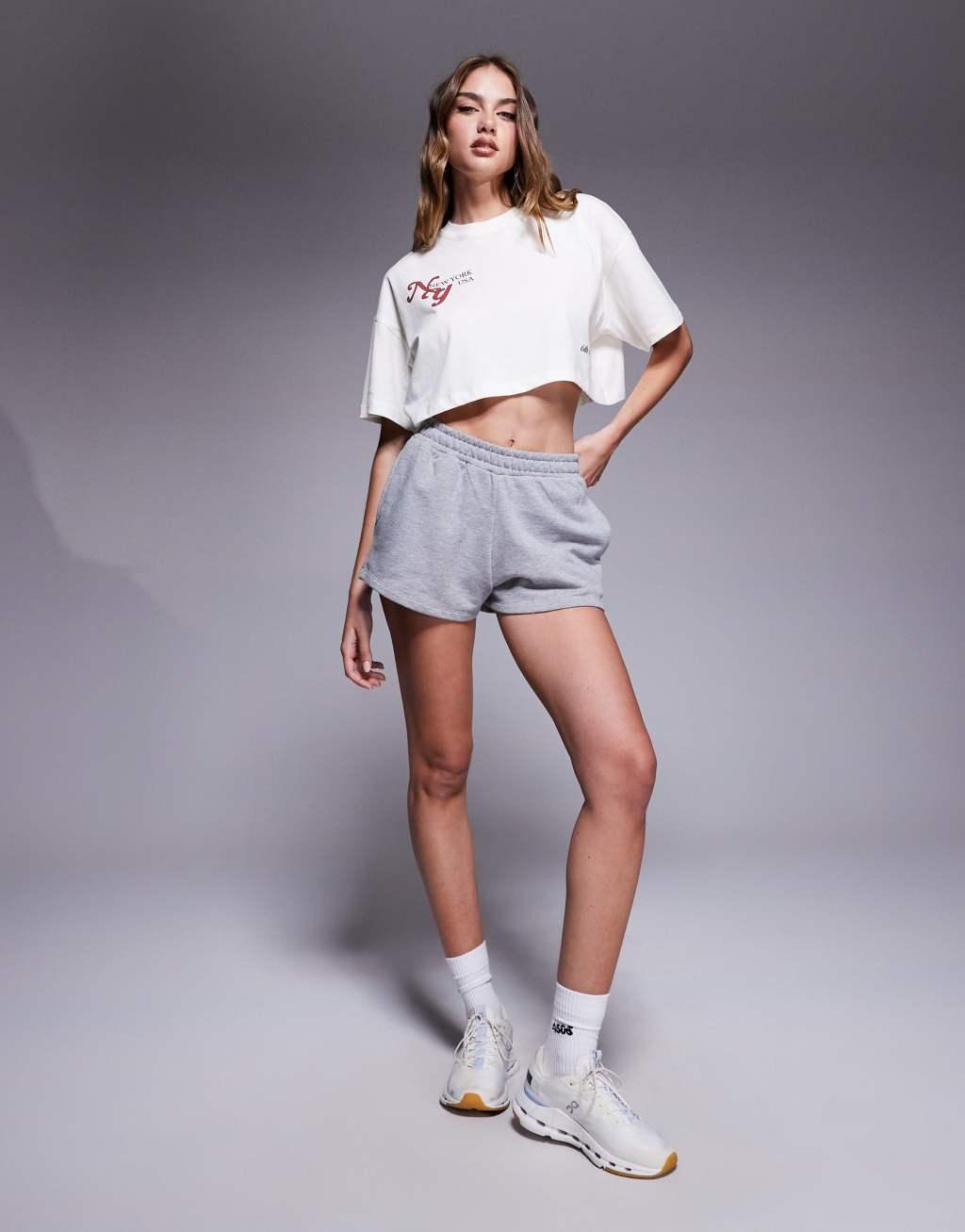 4505 cropped cotton back print T-shirt with quick dry finish in vintage white Product Image
