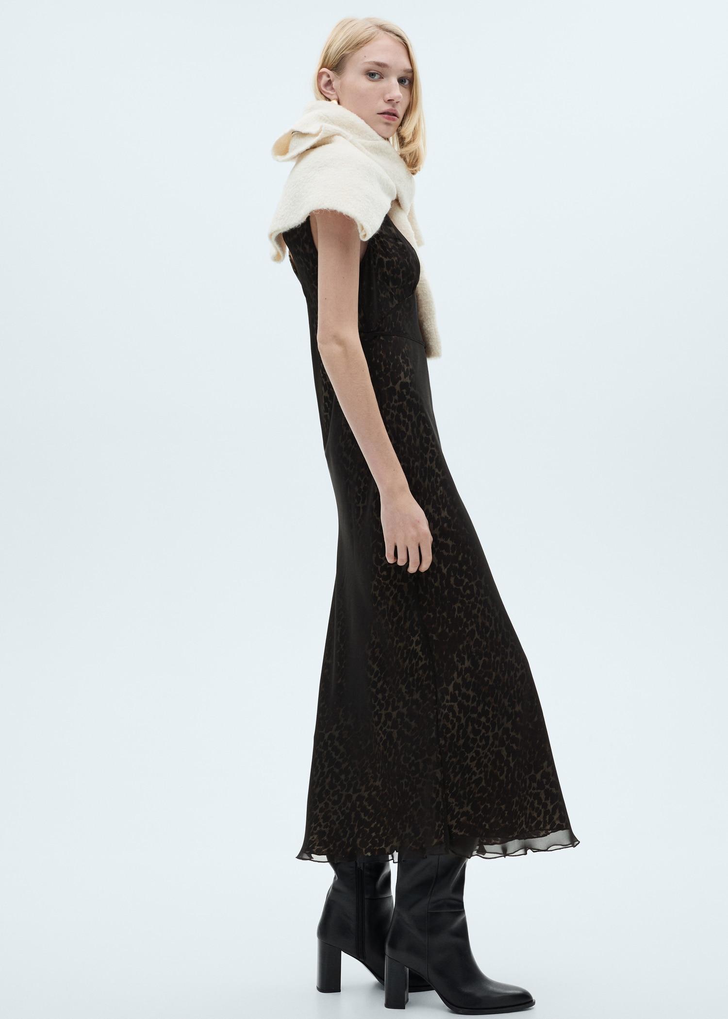 Leopard V-neck dress - Women | MANGO USA Product Image