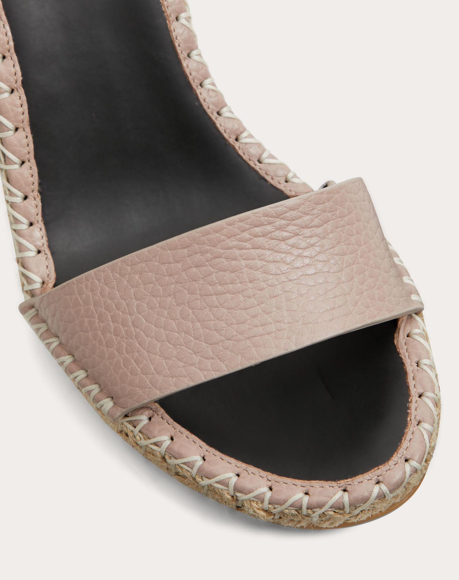 DOUBLE ROCKSTUD GRAINY CALFSKIN WEDGE SANDAL 105 MM Product Image