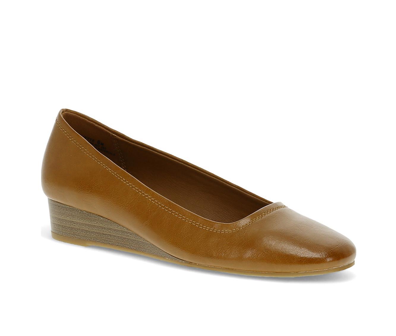 Women's Baretraps Covette Casual Flats Product Image