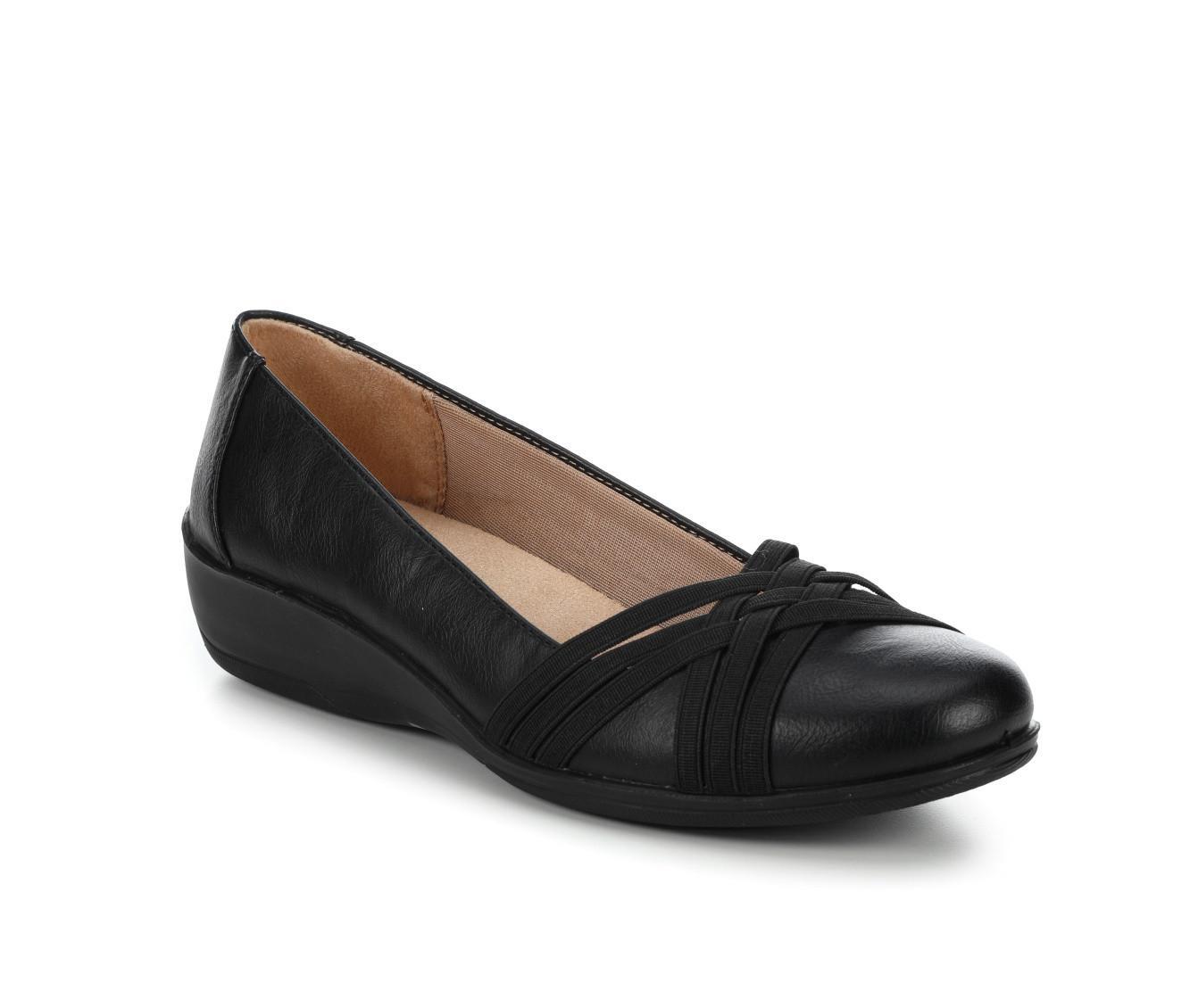 Women's LifeStride Incredible 2 Low Wedge Pumps Product Image