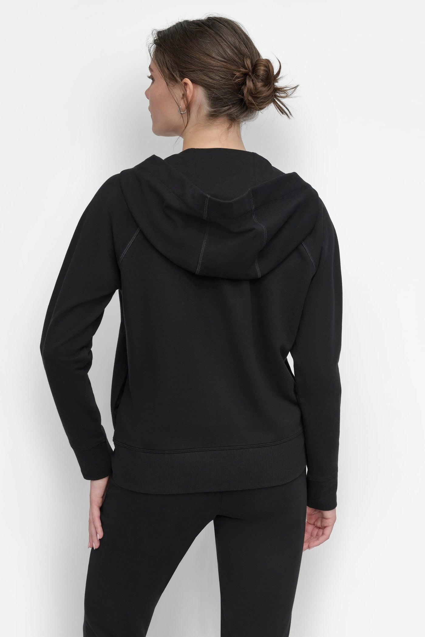 LOGO DRAWSTRING PERFORMANCE HOODIE Product Image