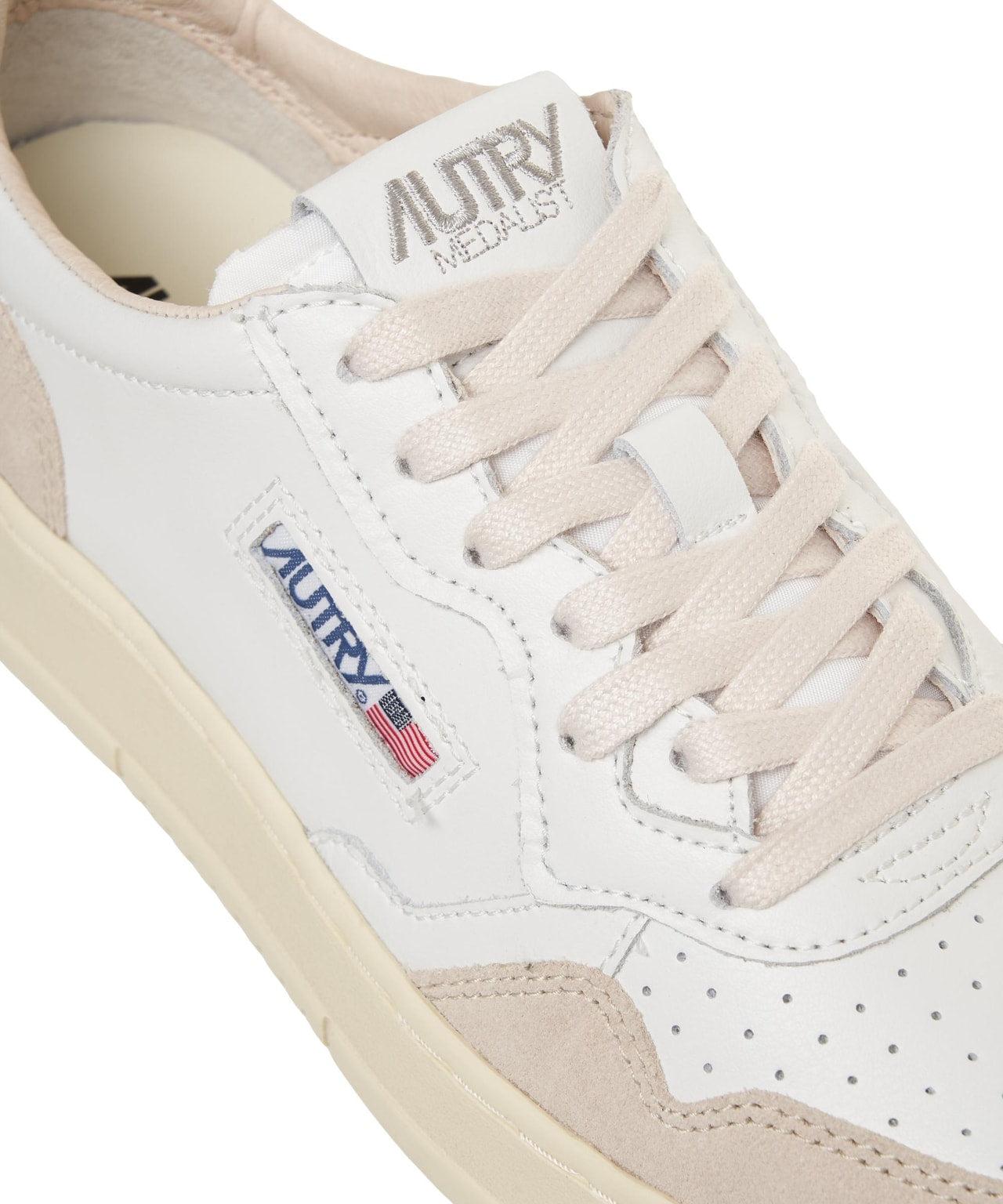 Sneakers 'Medalist Low' Product Image