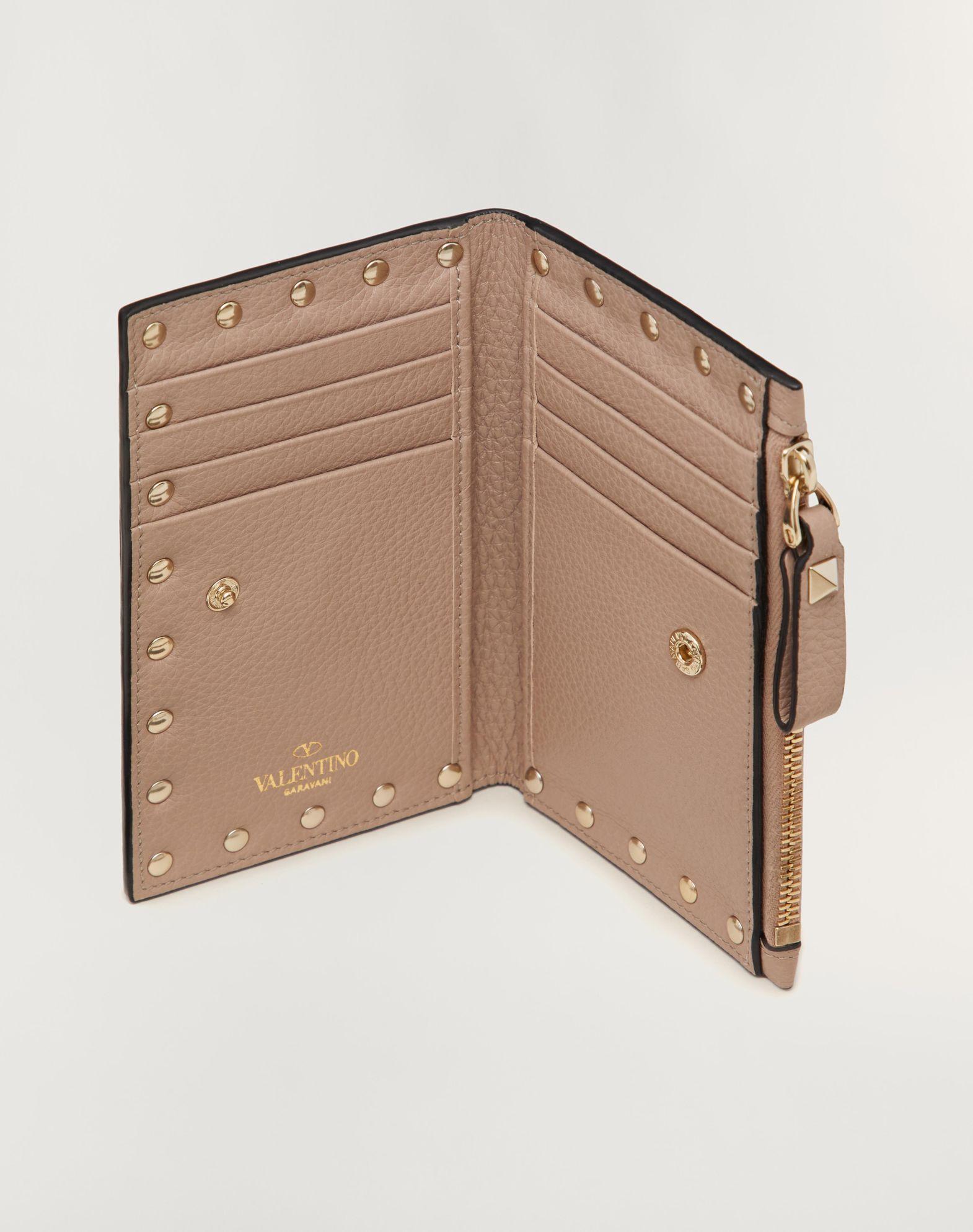 Rockstud Grainy Calfskin Cardholder With Zipper Product Image