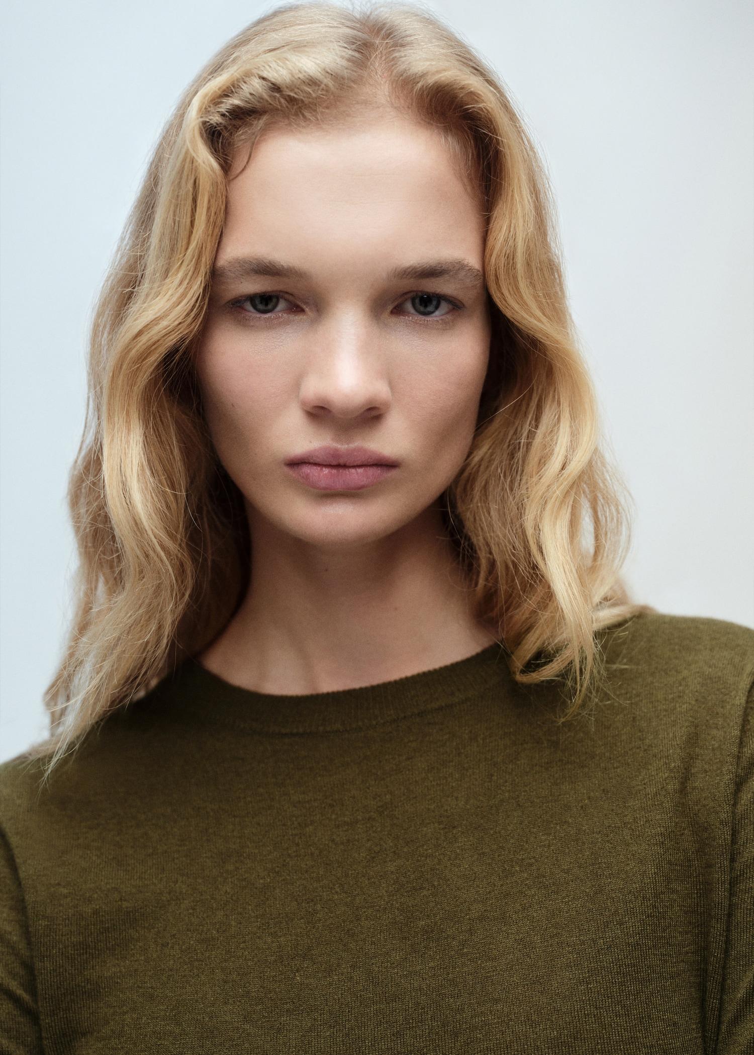 Wool-blend round-neck sweater - Women | MANGO USA Product Image