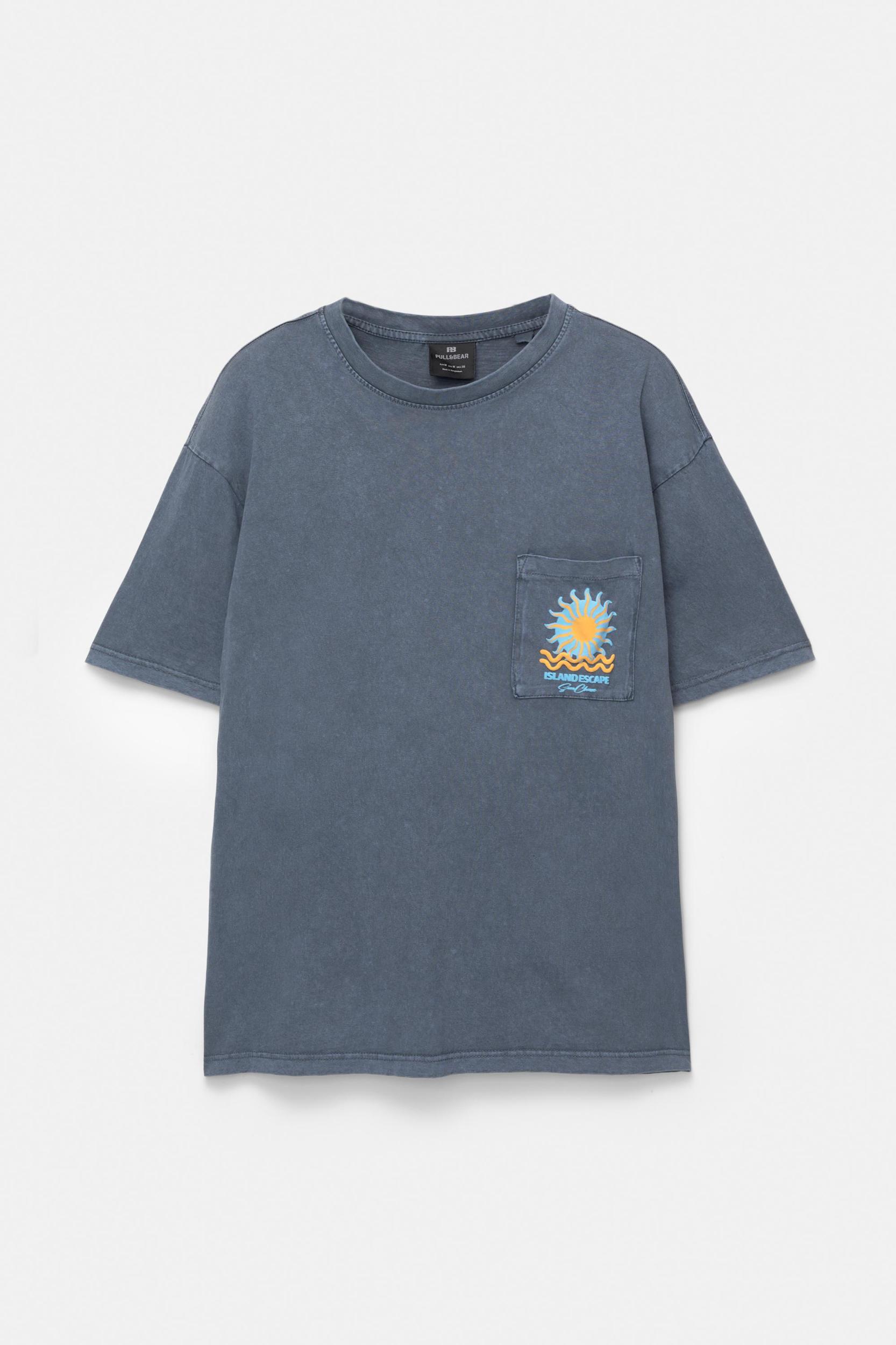 T-shirt with sun pocket Product Image