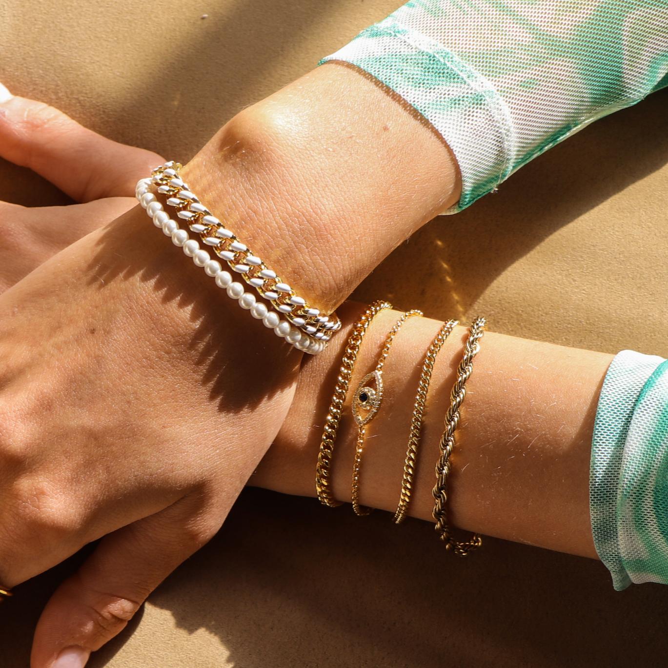 Girly Pearly Bracelet Product Image