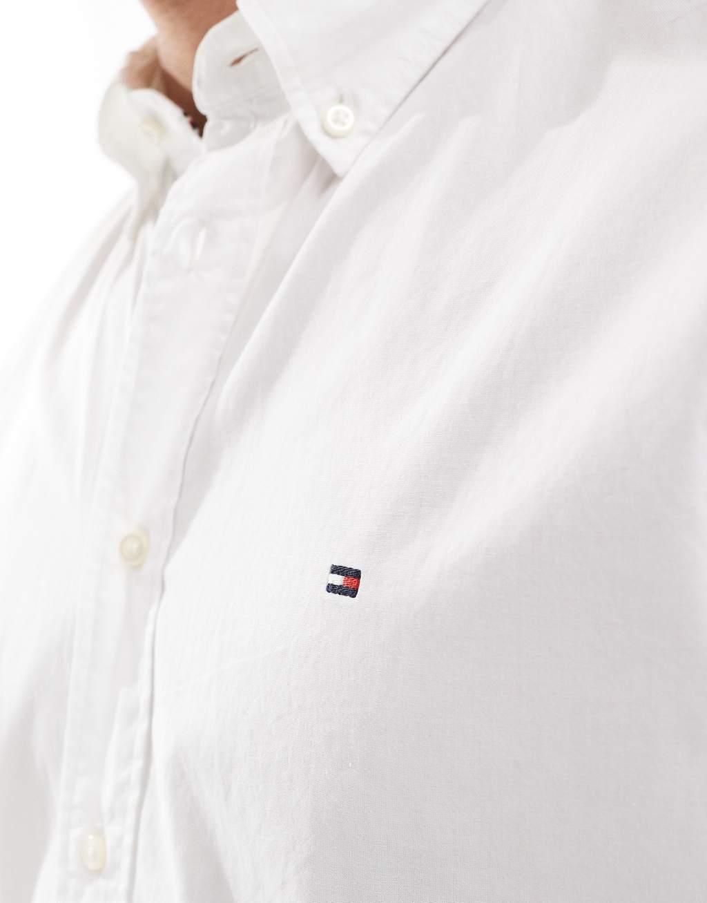 Tommy Hilfiger poplin short sleeve shirt in white Product Image